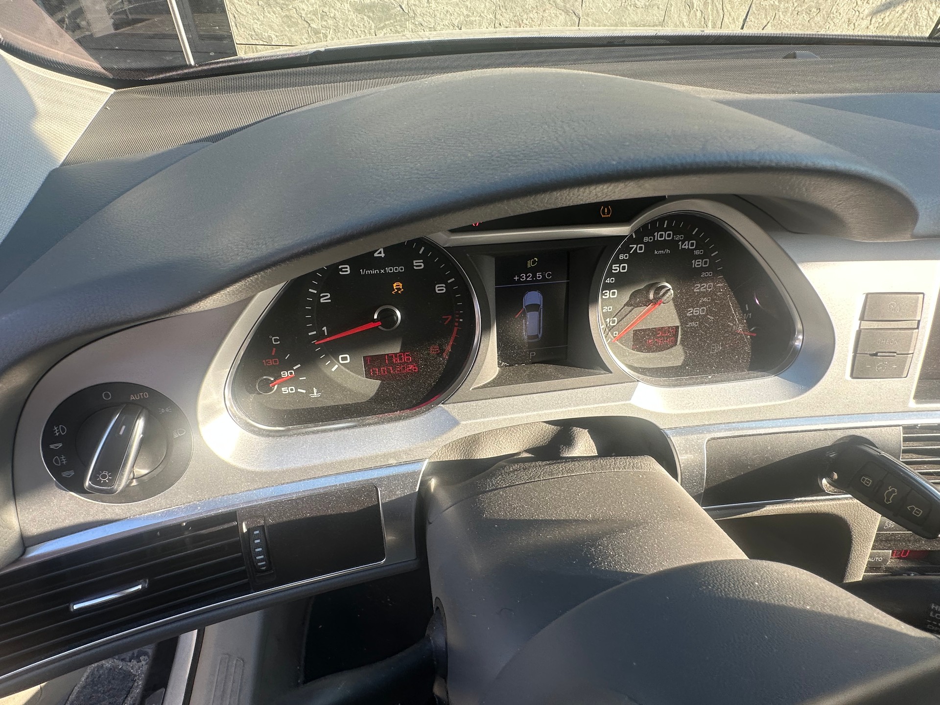 AUDI A6 Avant 4.2 V8 FSI quattro tiptronic-image-13