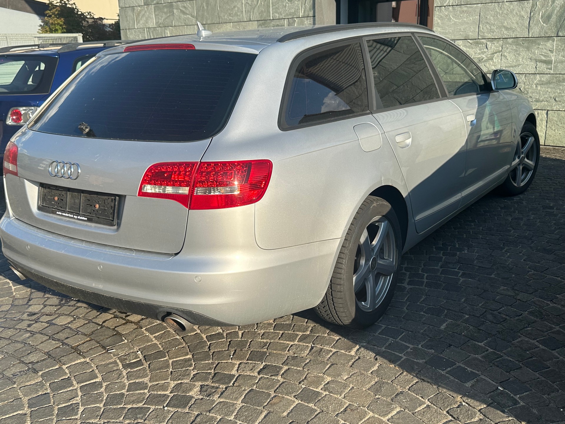 AUDI A6 Avant 4.2 V8 FSI quattro tiptronic-image-4