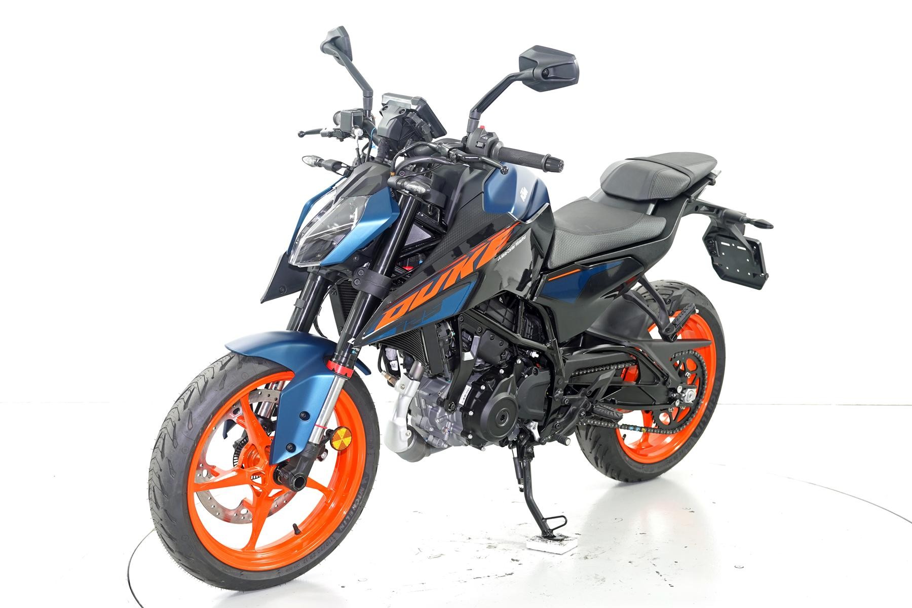 KTM Duke 125 ABS-showroom-element-2