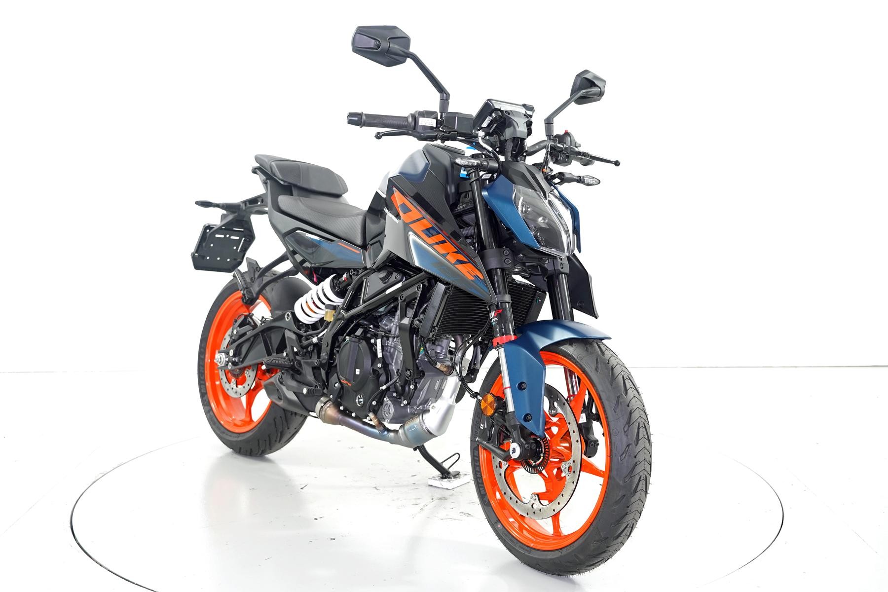 KTM Duke 125 ABS-showroom-element-1