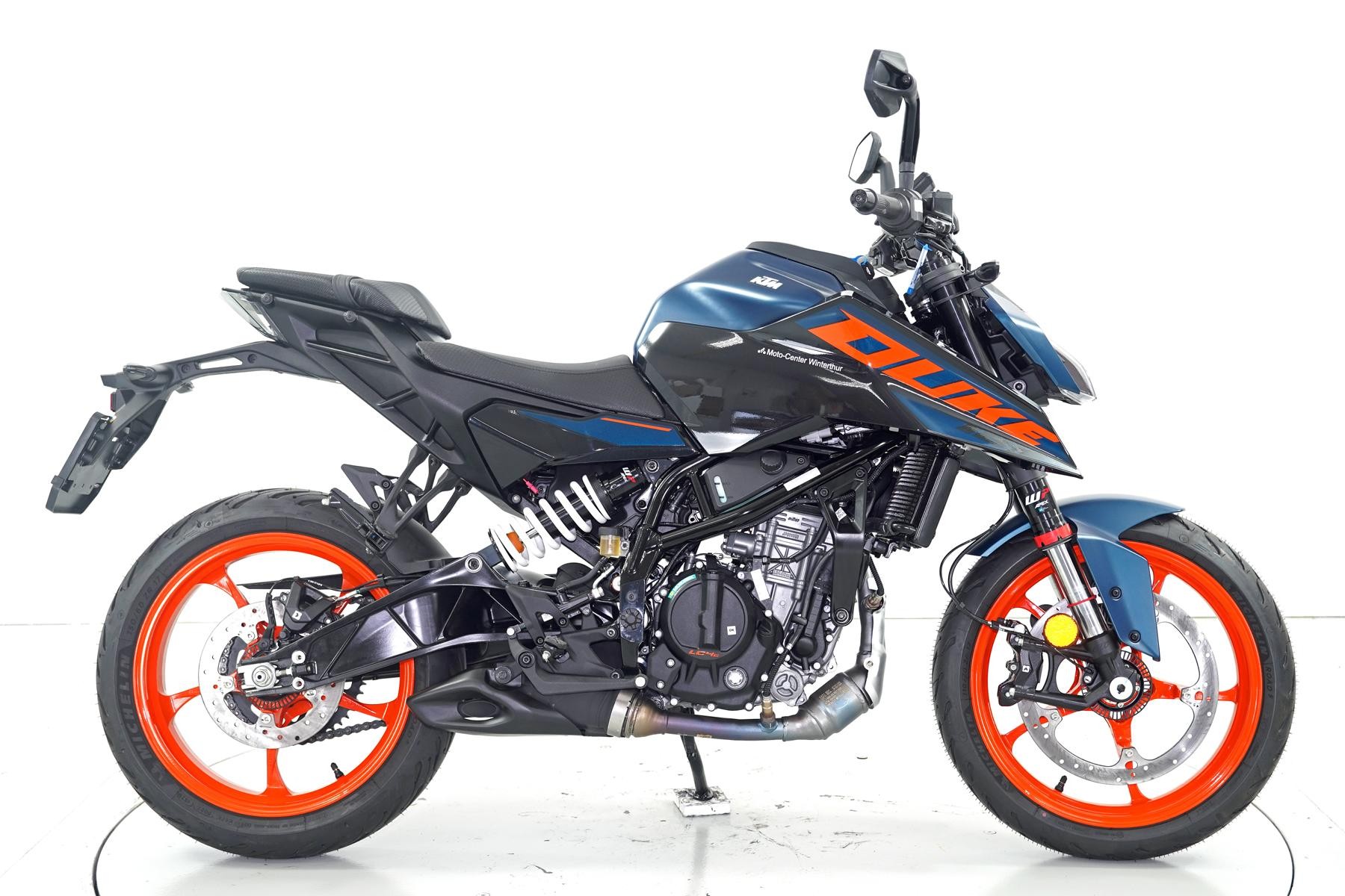 KTM Duke 125 ABS-showroom-element-3