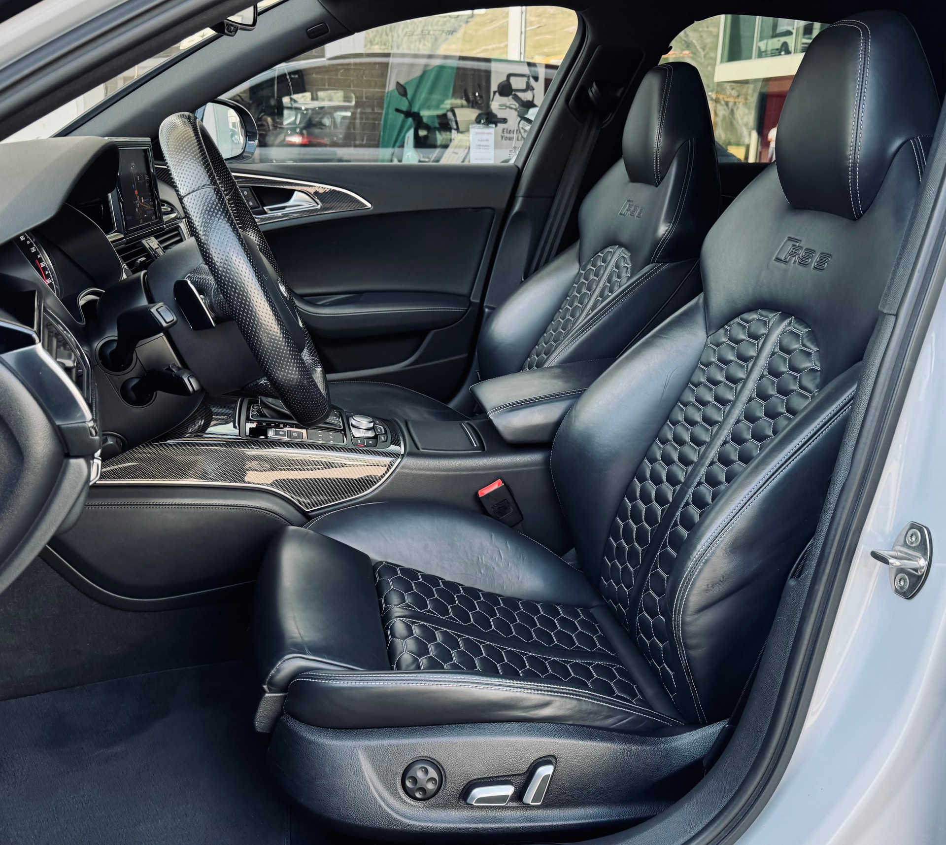 AUDI RS6 Avant 4.0 TFSI V8 quattro Tiptronic-image-7
