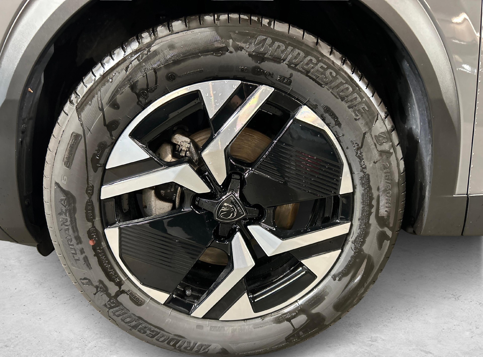 PEUGEOT 2008 1.2 Hybrid 145 GT-image-10