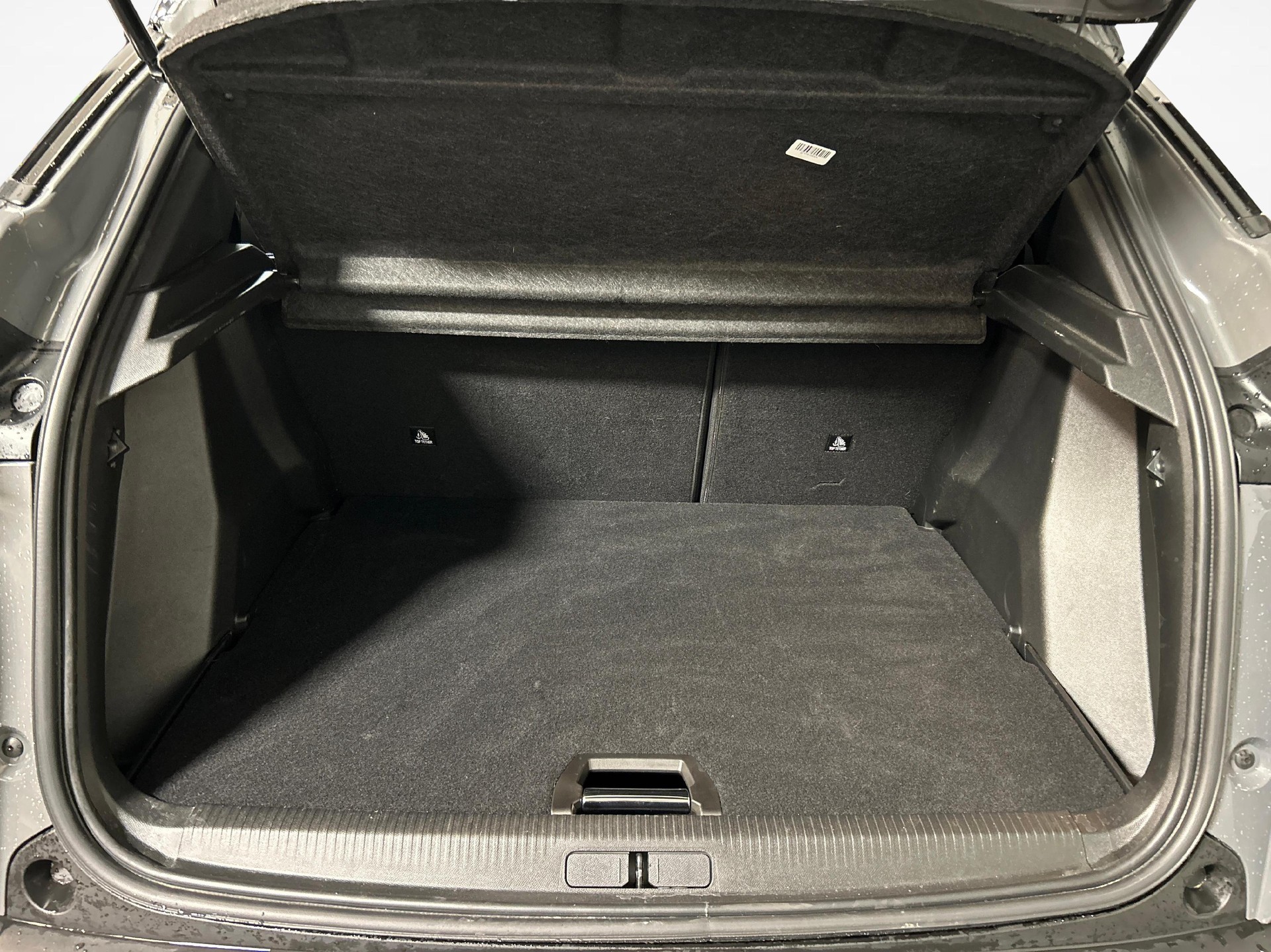 PEUGEOT 2008 1.2 Hybrid 145 GT-image-11
