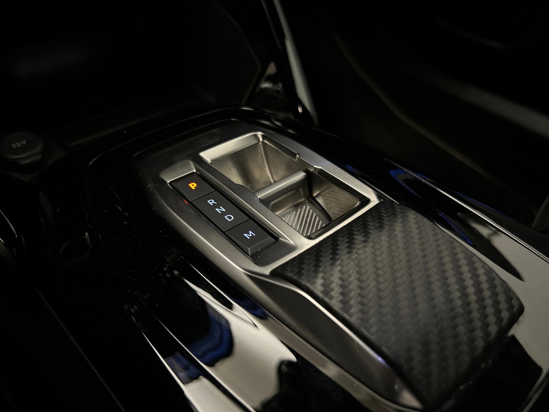 PEUGEOT 2008 1.2 Hybrid 145 GT-image-13