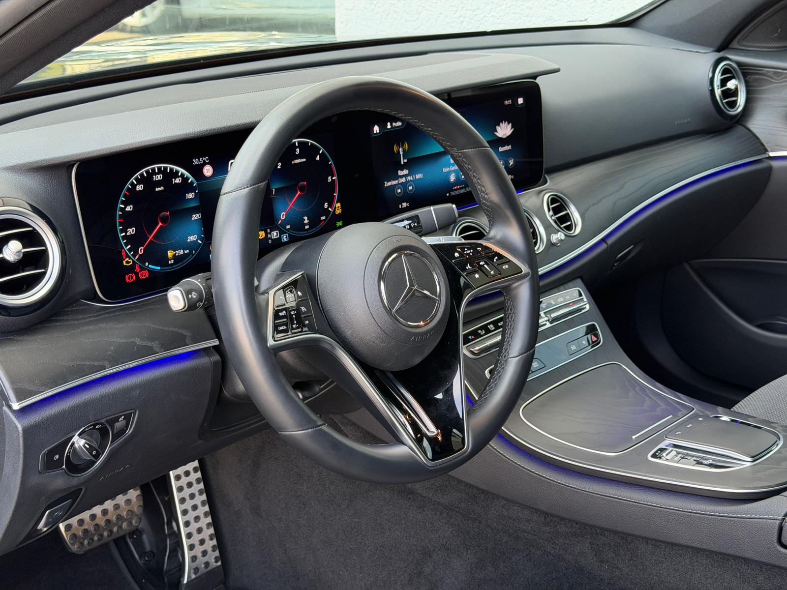 MERCEDES-BENZ E 220 d All-Terrain 4Matic Exclusive 9G-Tronic *Luftfahrwerk*-image-11