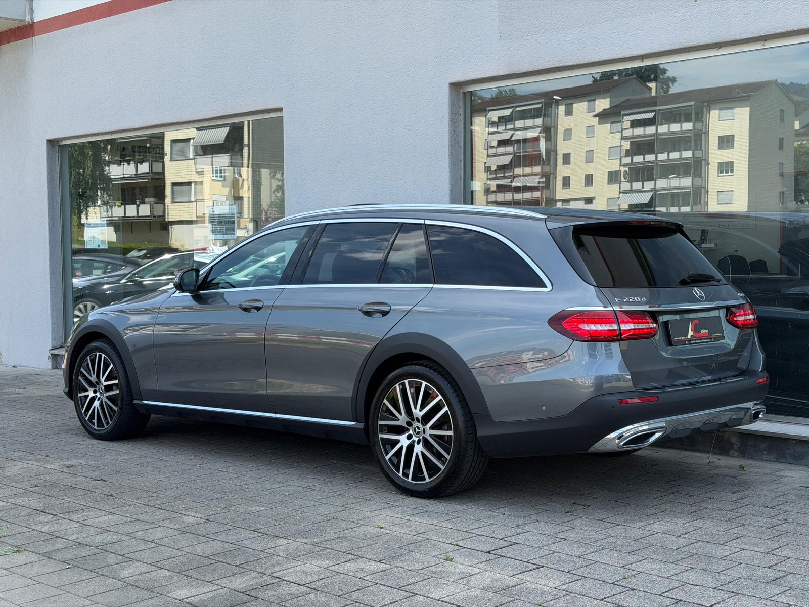 MERCEDES-BENZ E 220 d All-Terrain 4Matic Exclusive 9G-Tronic *Luftfahrwerk*-image-2