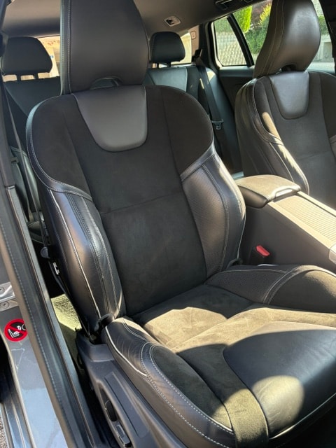 VOLVO 2.4 D4 Momentum R-Design AWD-image-5