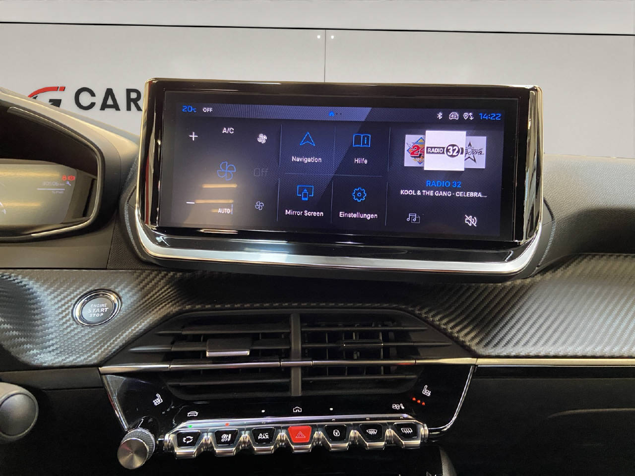 PEUGEOT 2008 1.2 Hybrid 145 Allure-image-9