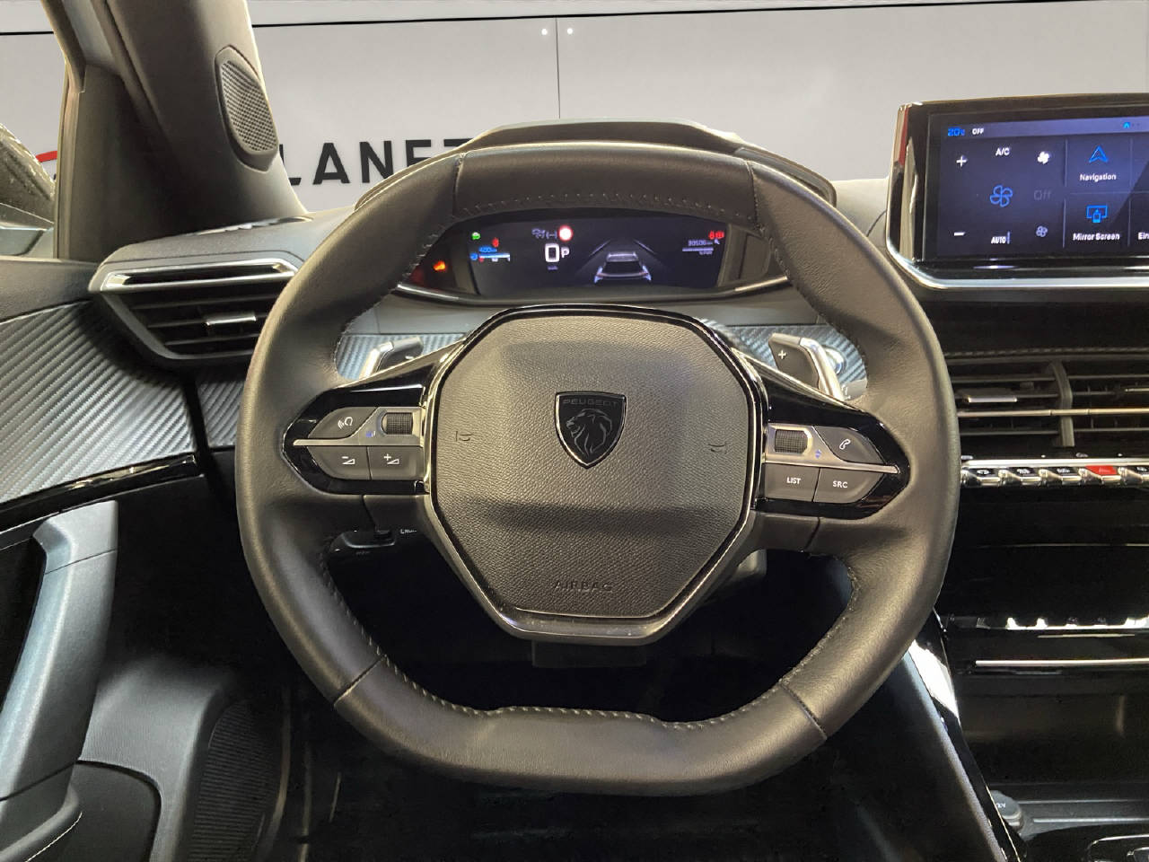 PEUGEOT 2008 1.2 Hybrid 145 Allure-image-8