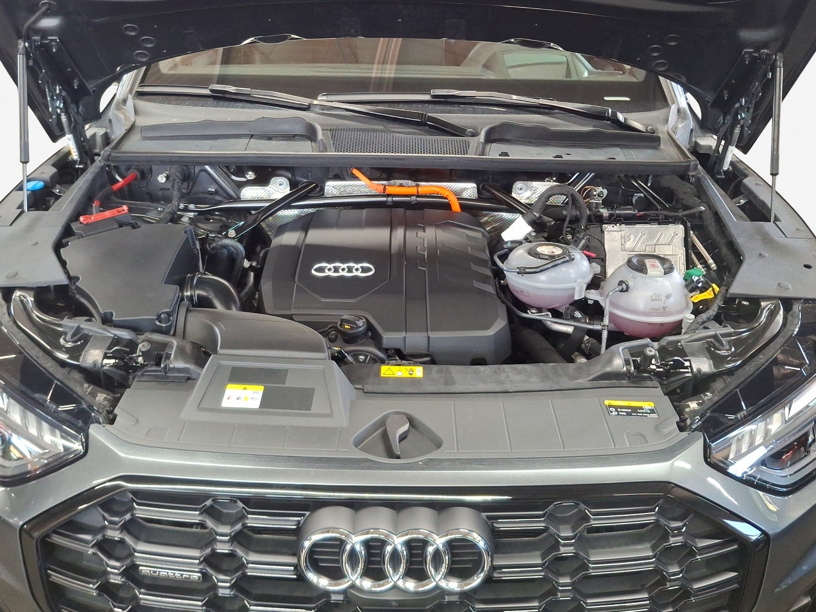 AUDI Q5 55 TFSI e PHEV S line quattro S-tronic-image-15