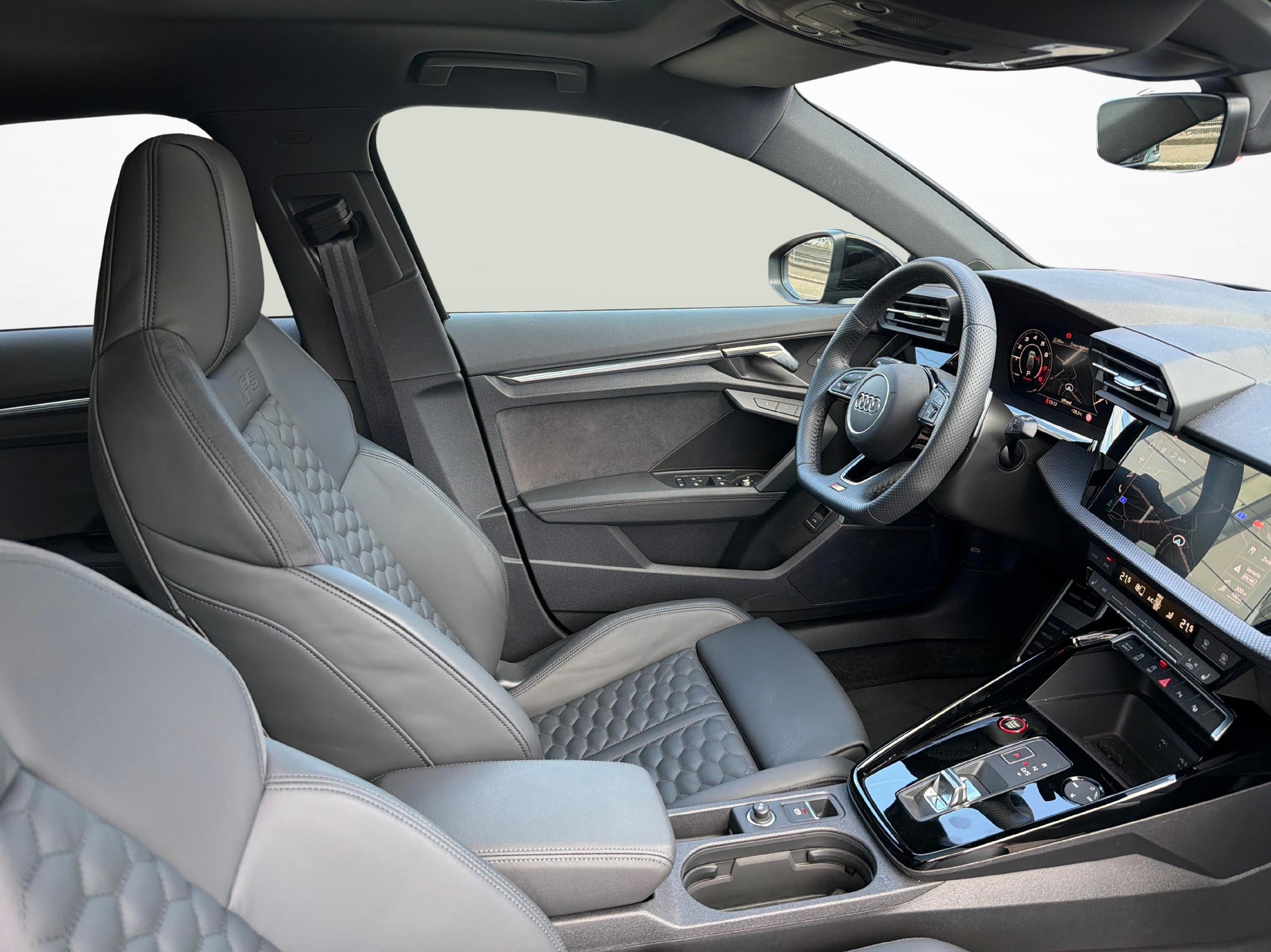 AUDI RS3 Sportback 2.5 TFSI quattro S-Tronic-image-9