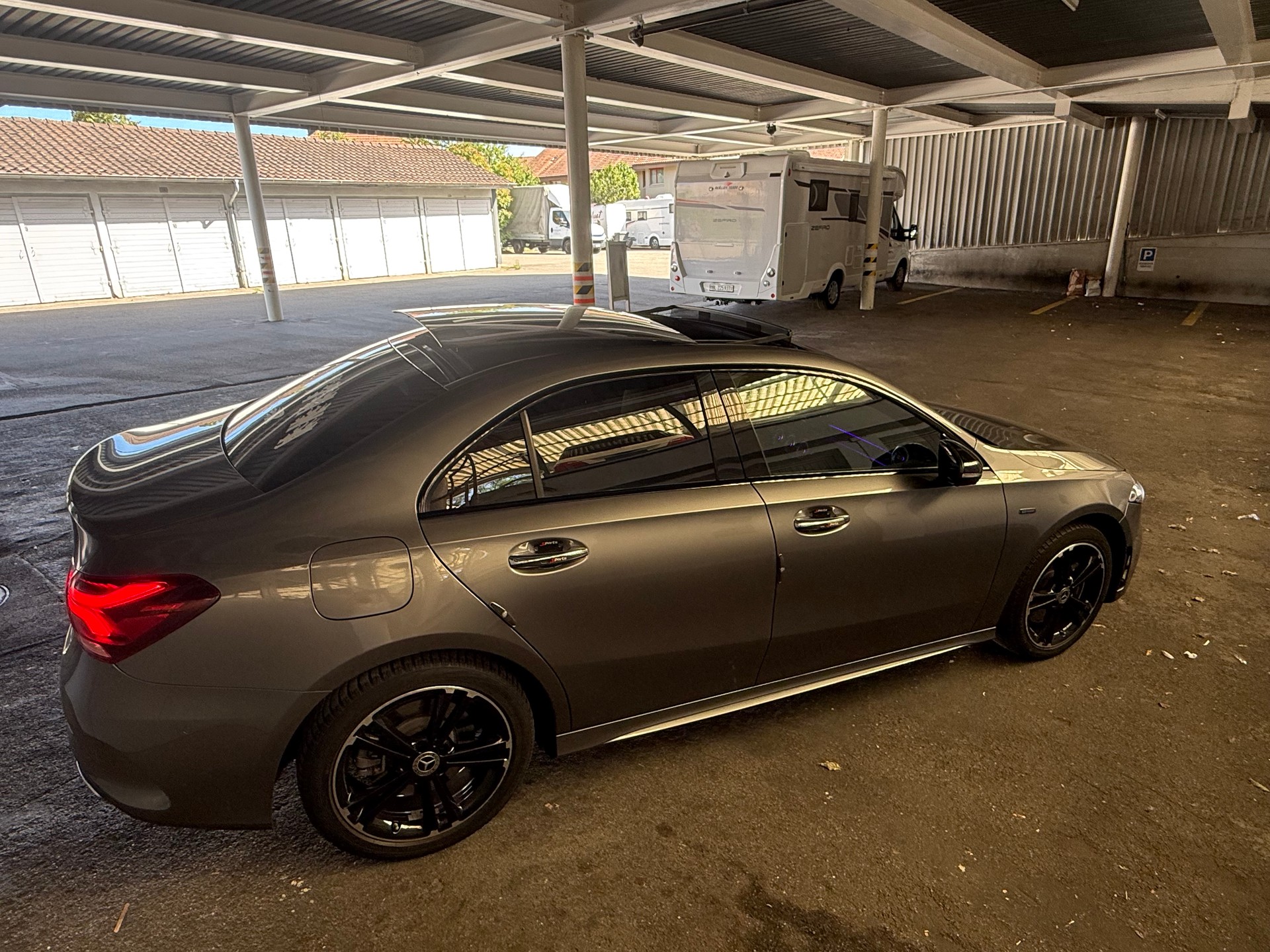 MERCEDES-BENZ A 250e AMG Line 8G-DCT-image-7