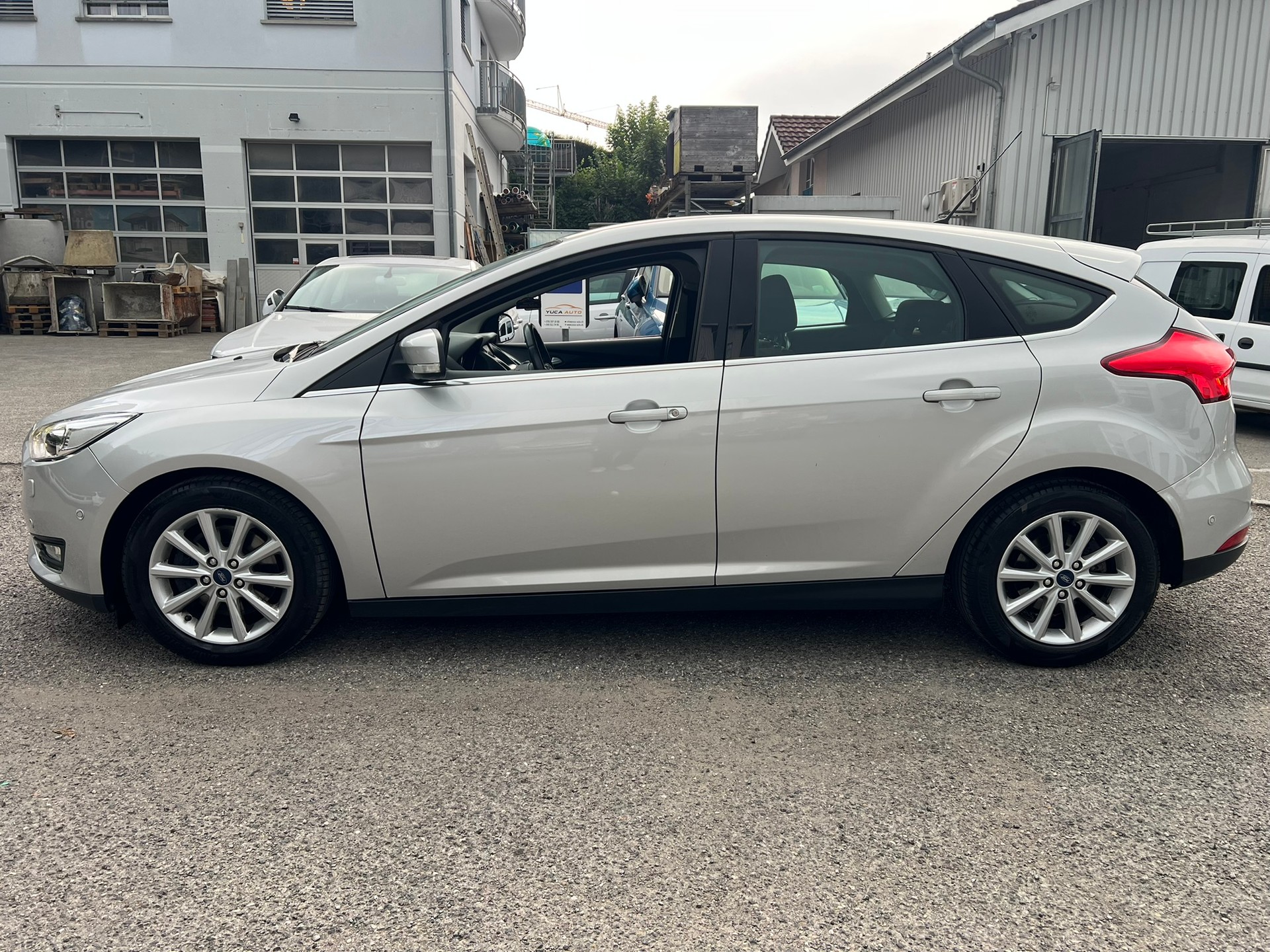 FORD Focus 1.5 SCTi Titanium Automatic-image-2