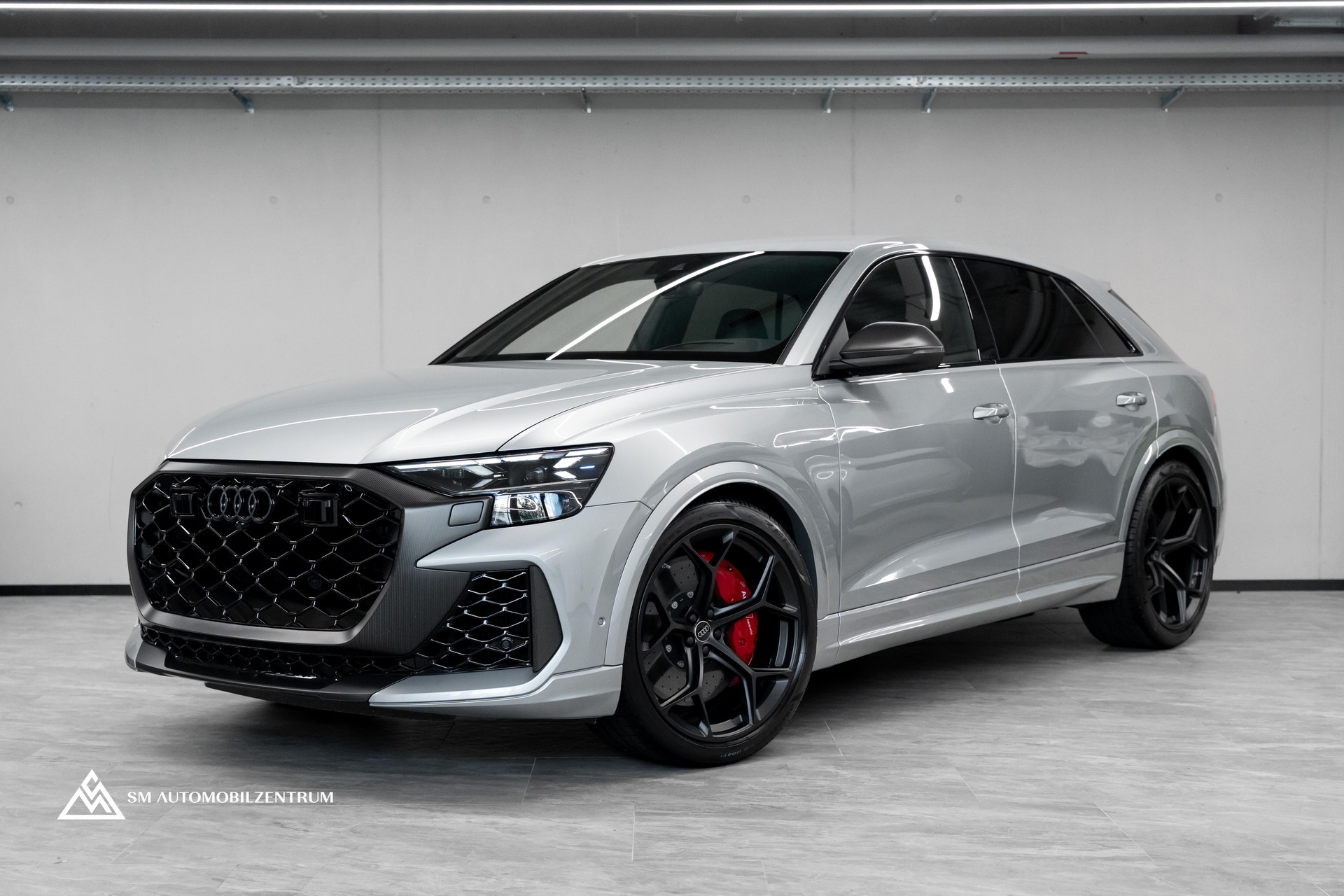 AUDI RS Q8 performance quattro / 305 Km/H / Carbon Exterieur / 360° / Sitzbelüftung / Massage / OLED