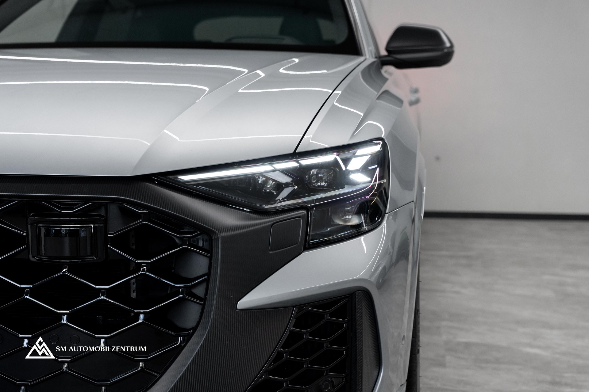 AUDI RS Q8 performance quattro / 305 Km/H / Carbon Exterieur / 360° / Sitzbelüftung / Massage / OLED-showroom-element-1