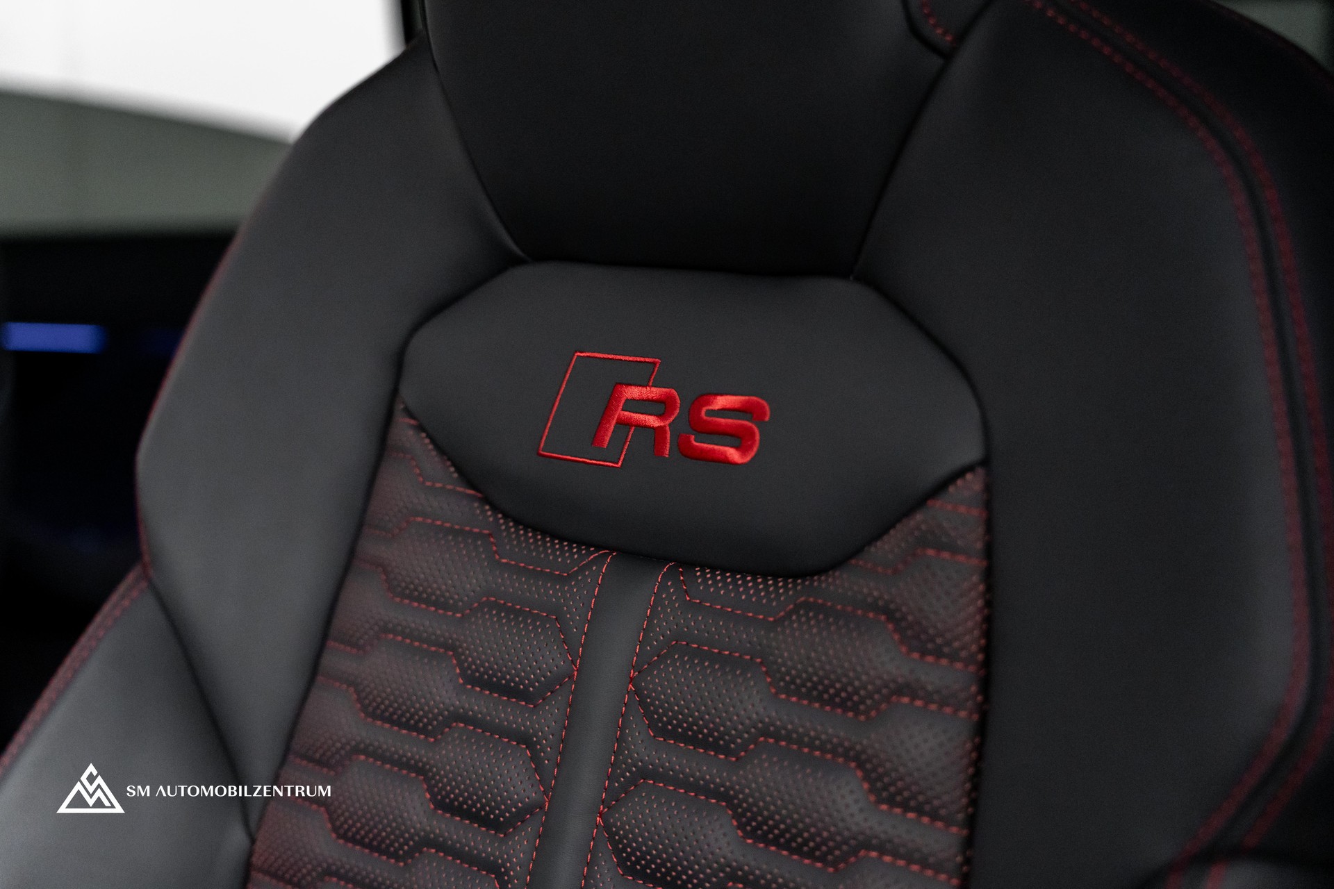 AUDI RS Q8 performance quattro / 305 Km/H / Carbon Exterieur / 360° / Sitzbelüftung / Massage / OLED-image-20