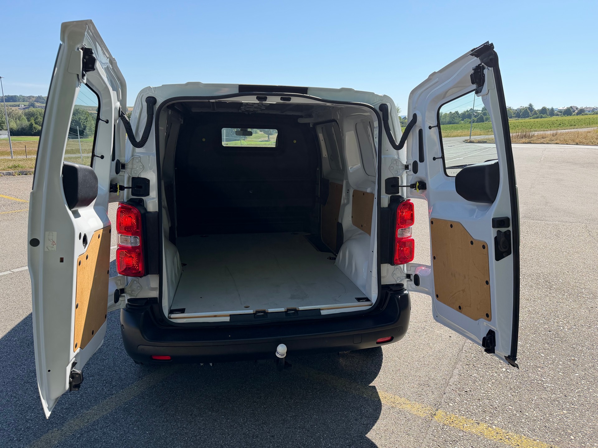 PEUGEOT Expert 2.0 BlueHDi 145 S&S Standard EAT8-image-4