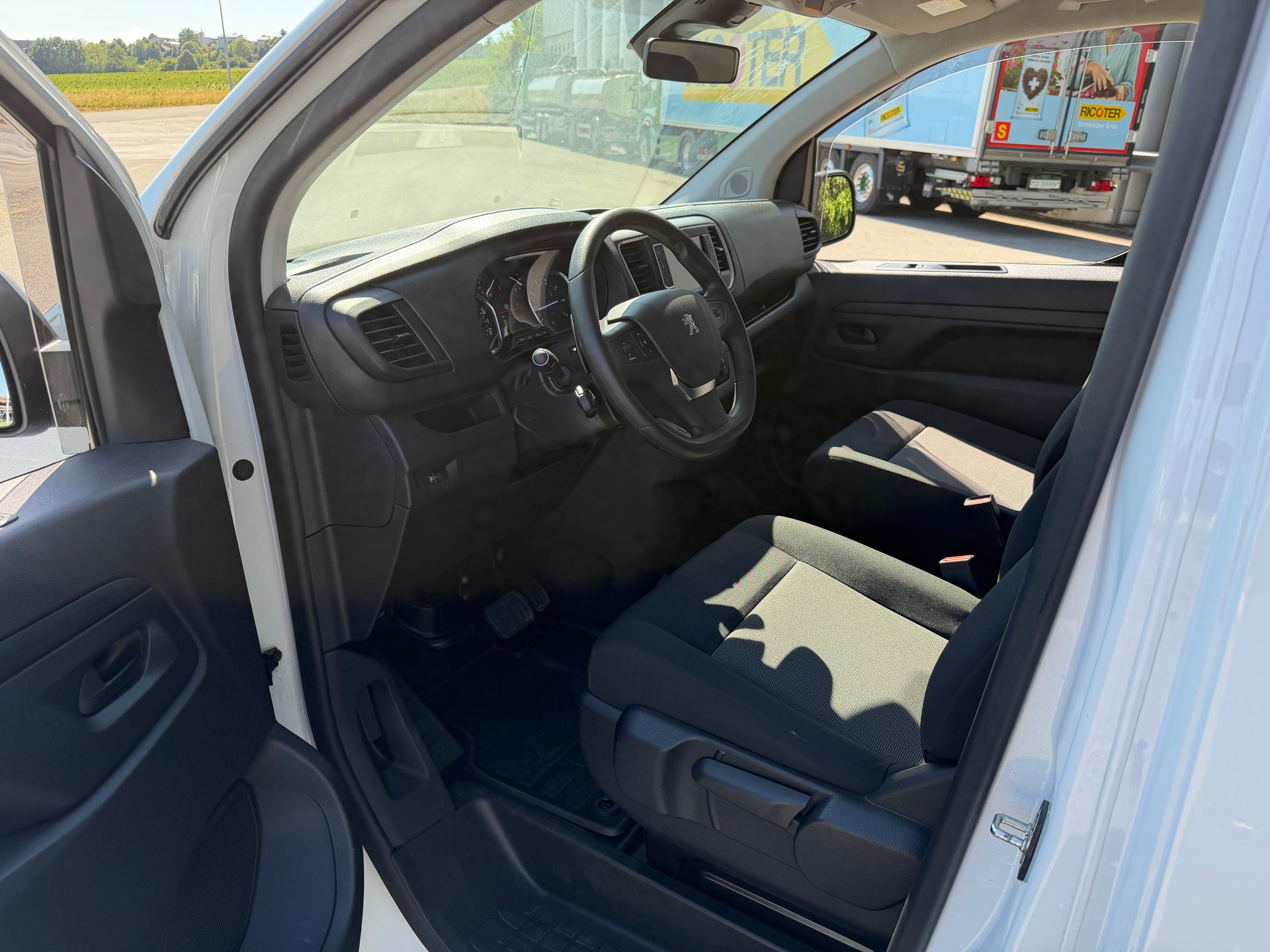 PEUGEOT Expert 2.0 BlueHDi 145 S&S Standard EAT8-image-6