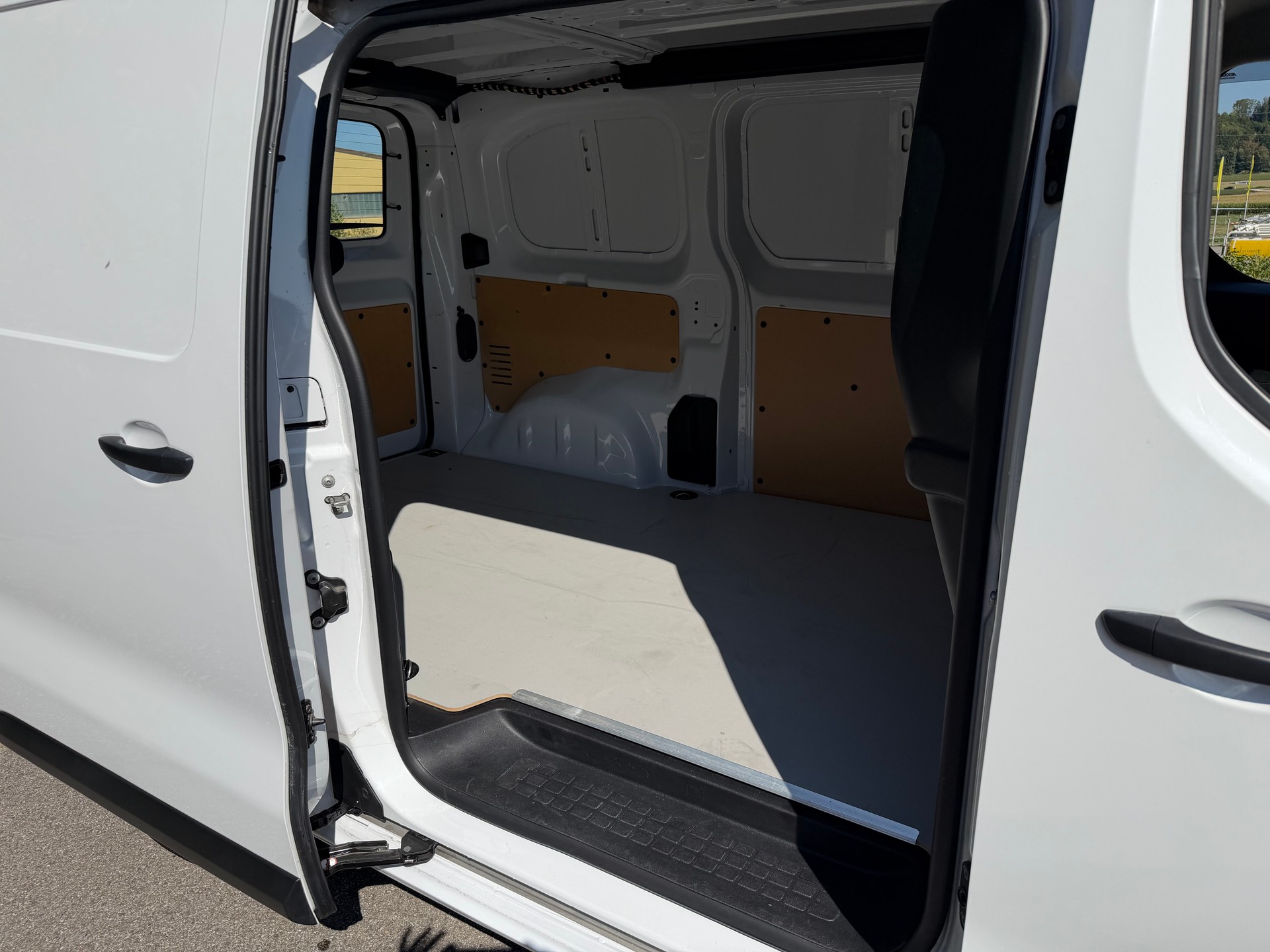 PEUGEOT Expert 2.0 BlueHDi 145 S&S Standard EAT8-image-7