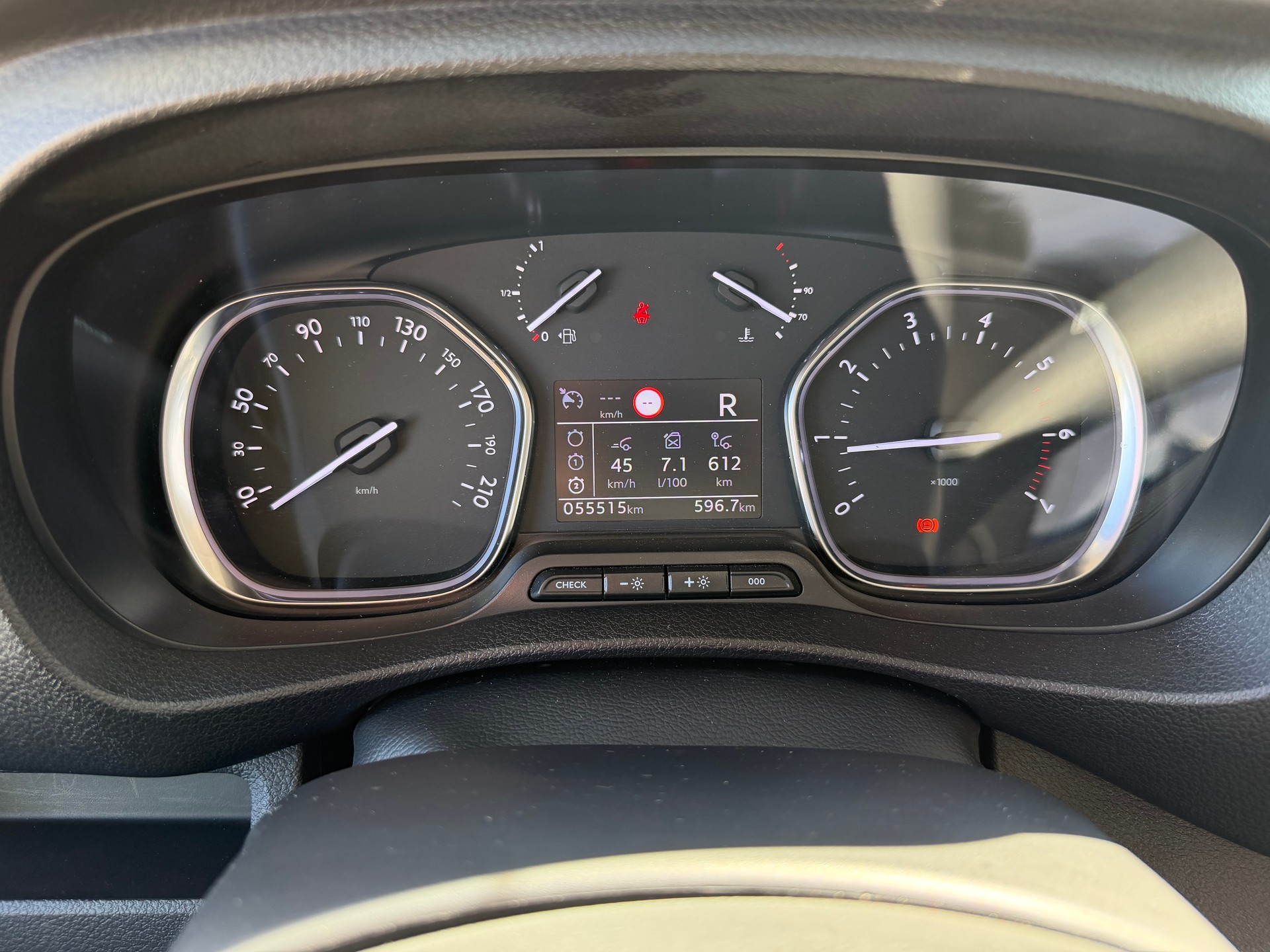 PEUGEOT Expert 2.0 BlueHDi 145 S&S Standard EAT8-image-9