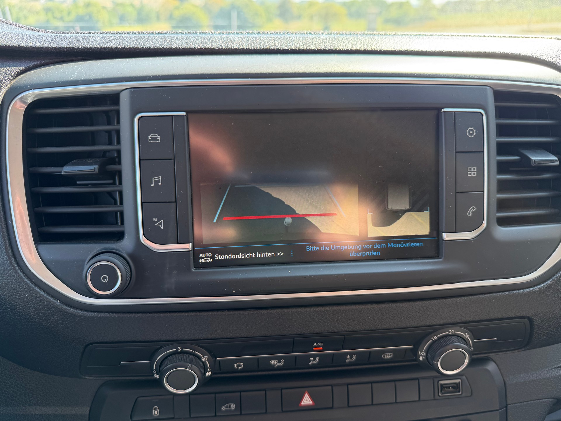 PEUGEOT Expert 2.0 BlueHDi 145 S&S Standard EAT8-image-11