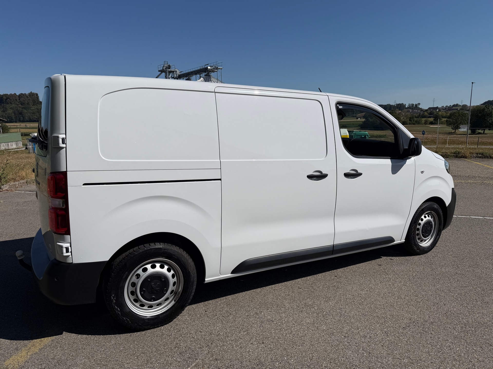 PEUGEOT Expert 2.0 BlueHDi 145 S&S Standard EAT8-image-1