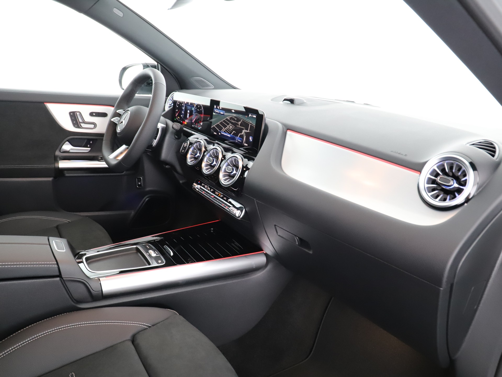 MERCEDES-BENZ GLA 220d 4M Swiss Star-image-11