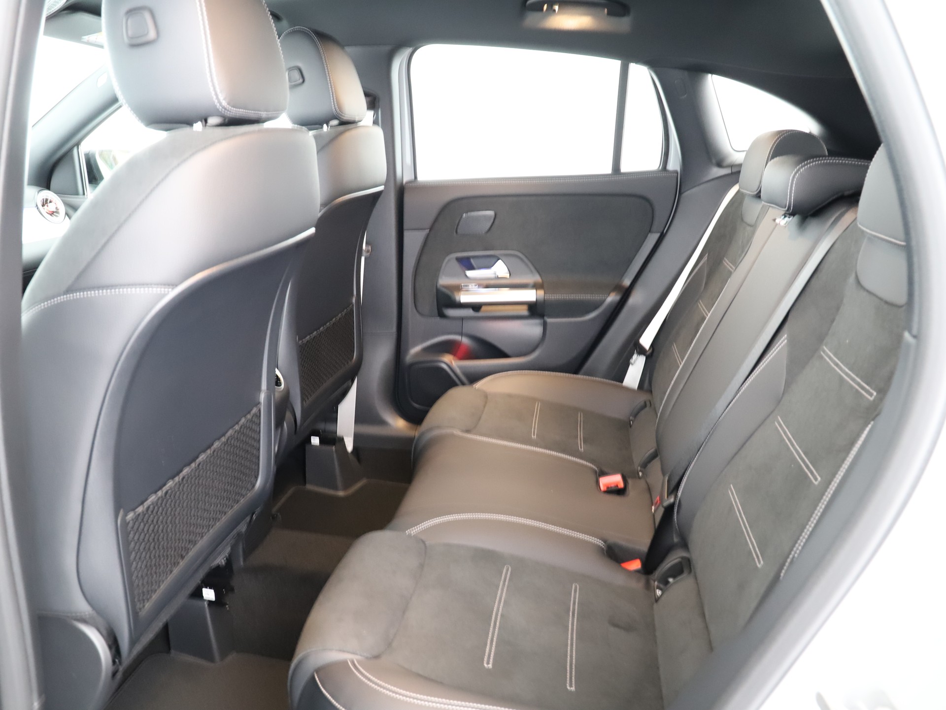 MERCEDES-BENZ GLA 220d 4M Swiss Star-image-10