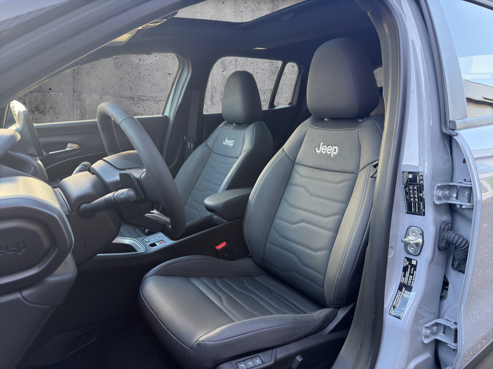 JEEP Avenger 1.2 MHEV Upland 4xe-image-6
