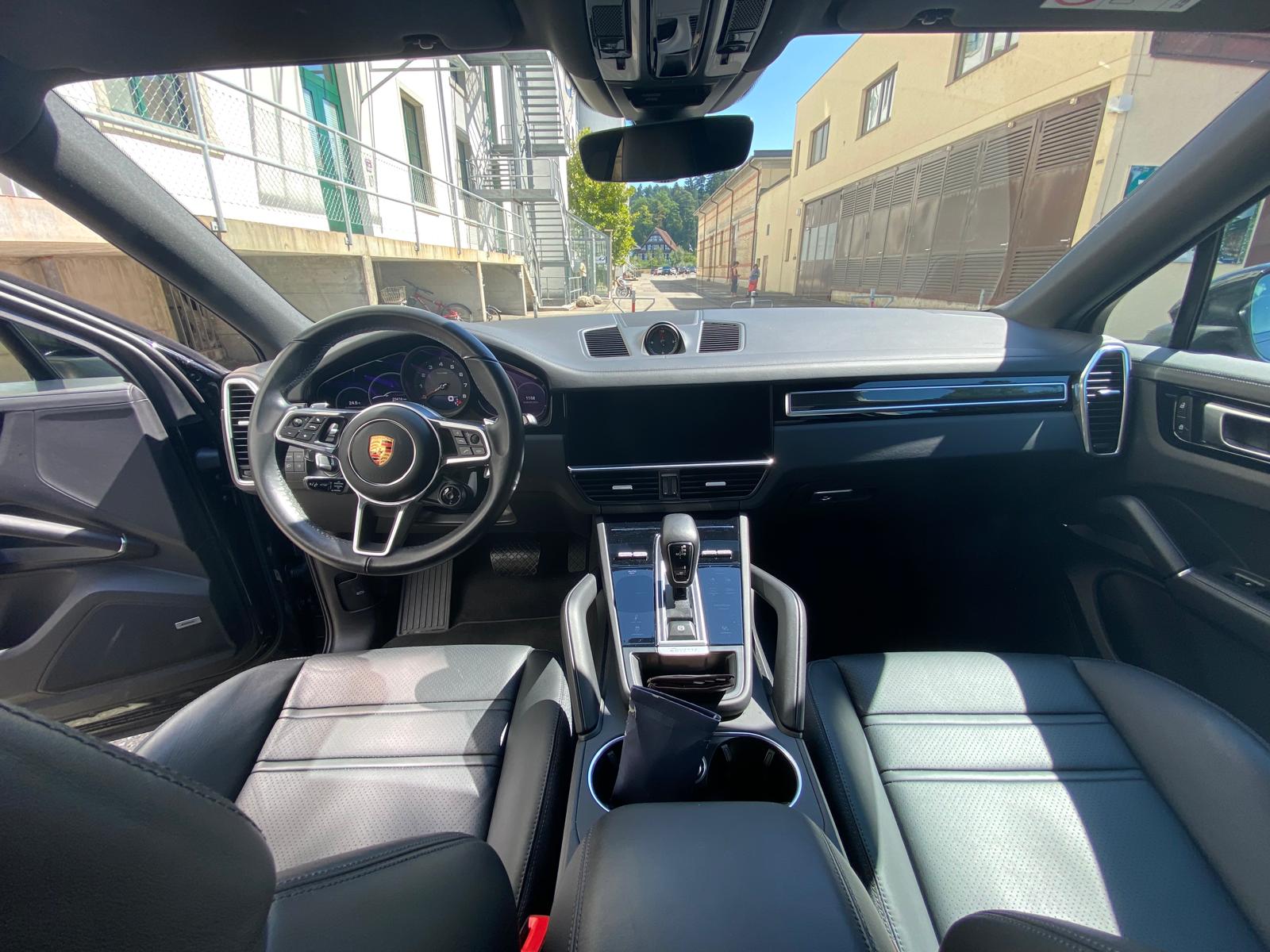 PORSCHE 3.0 V6 Platinum Edition-image-1