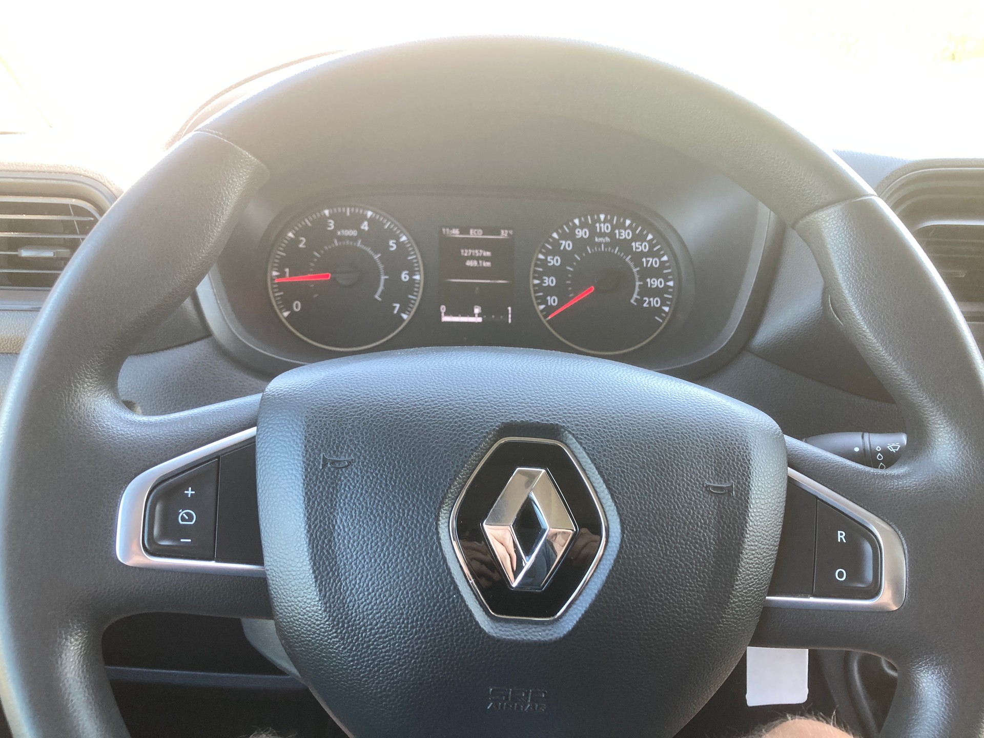 RENAULT Master T35 2.3dCi 135 L2H2 mit Anhängerkupplung-image-12
