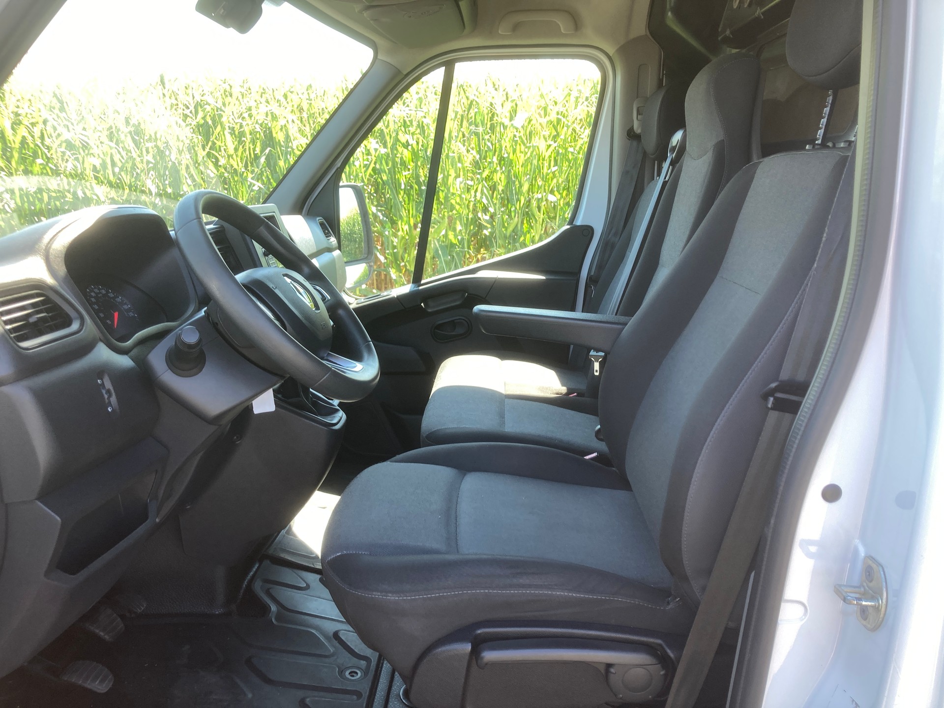 RENAULT Master T35 2.3dCi 135 L2H2 mit Anhängerkupplung-image-9