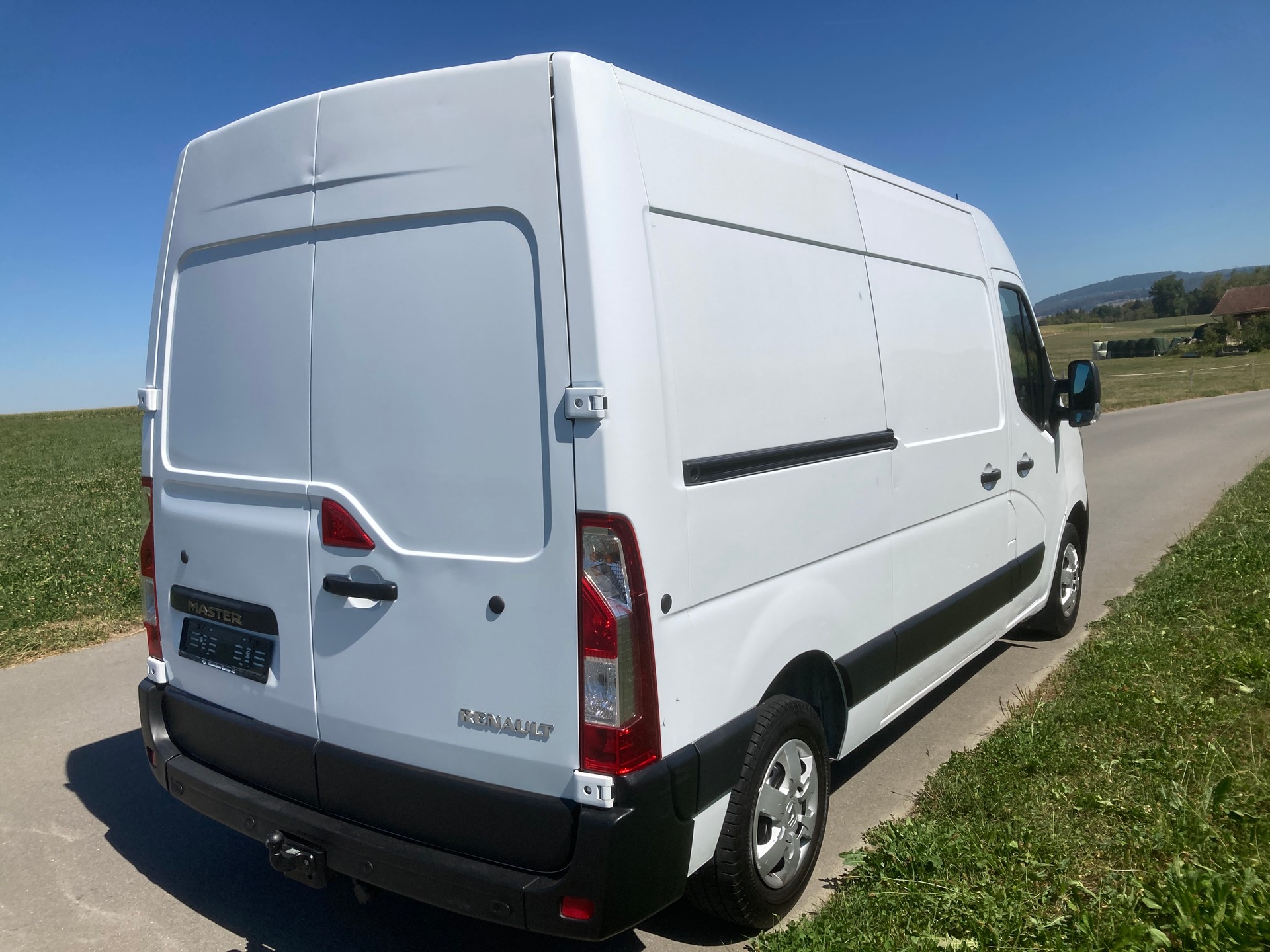 RENAULT Master T35 2.3dCi 135 L2H2 mit Anhängerkupplung-image-2