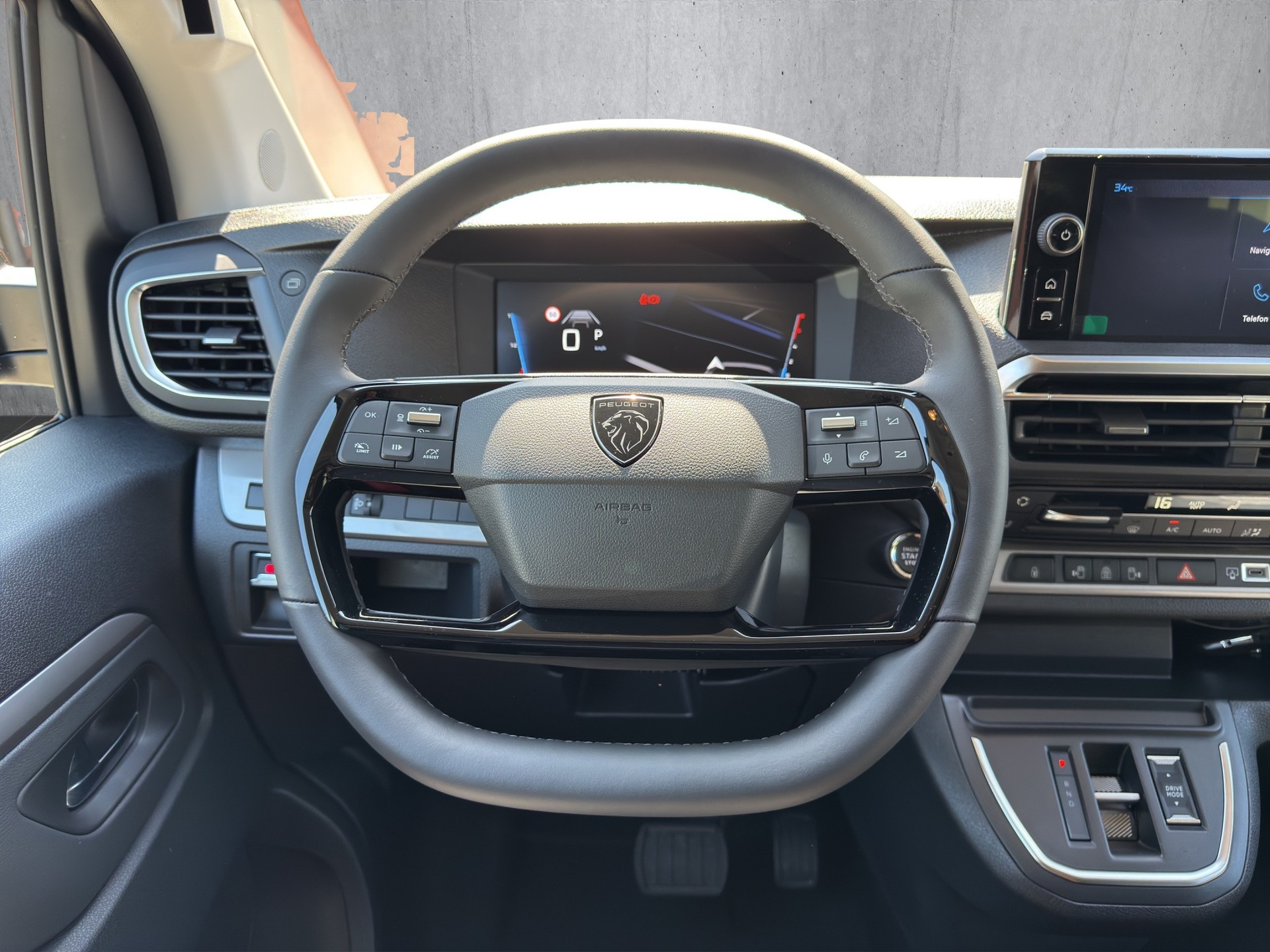 PEUGEOT Traveller Standard 2.2 BlueHDi 180 Family Edition S/S-image-10