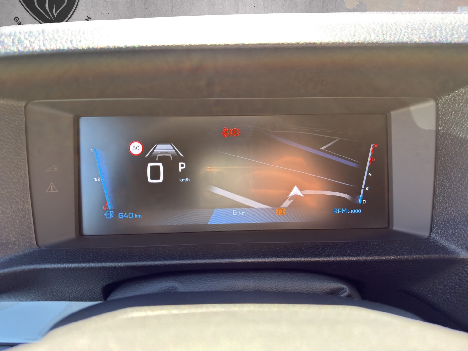 PEUGEOT Traveller Standard 2.2 BlueHDi 180 Family Edition S/S-image-12