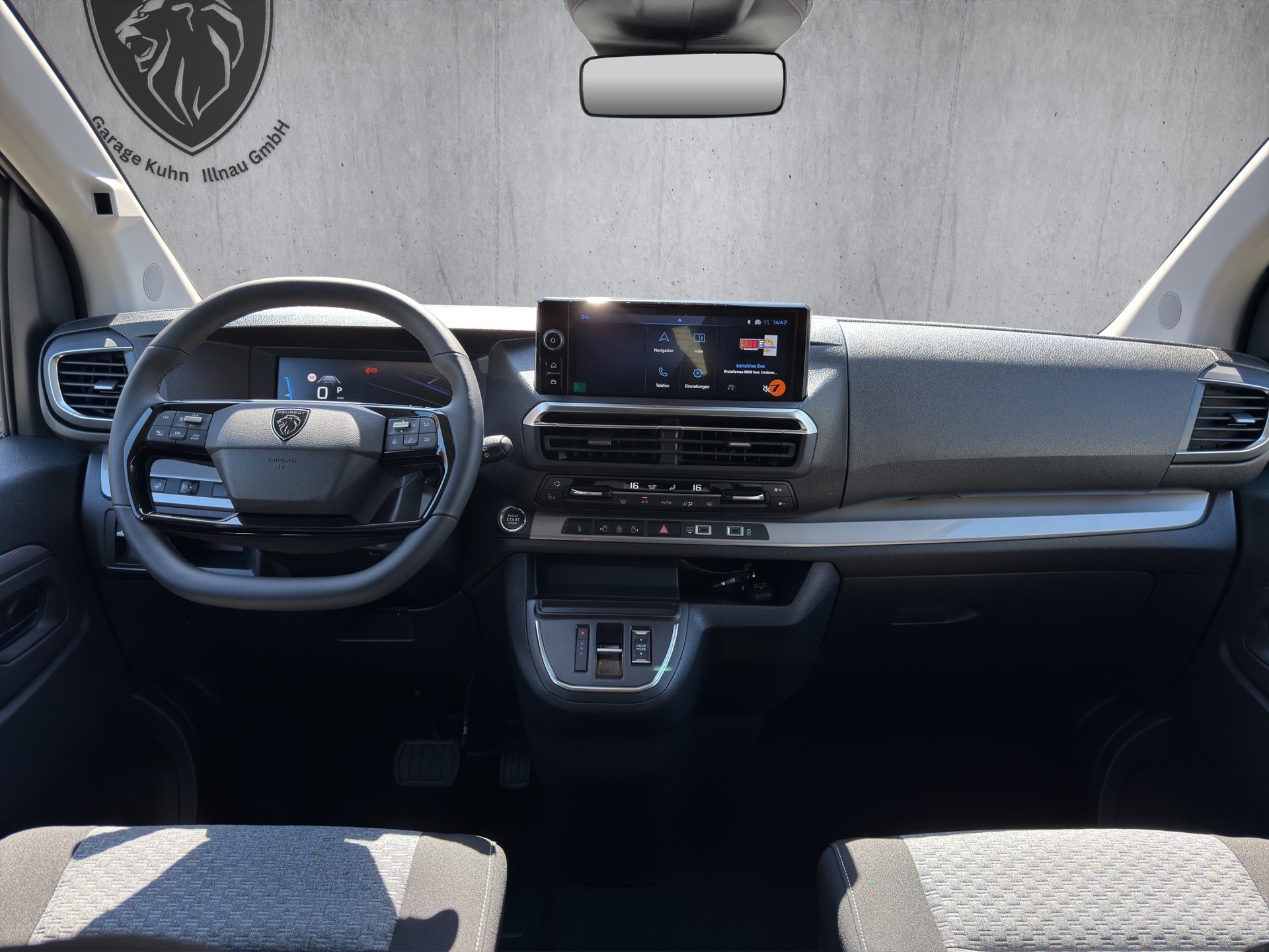PEUGEOT Traveller Standard 2.2 BlueHDi 180 Family Edition S/S-image-11