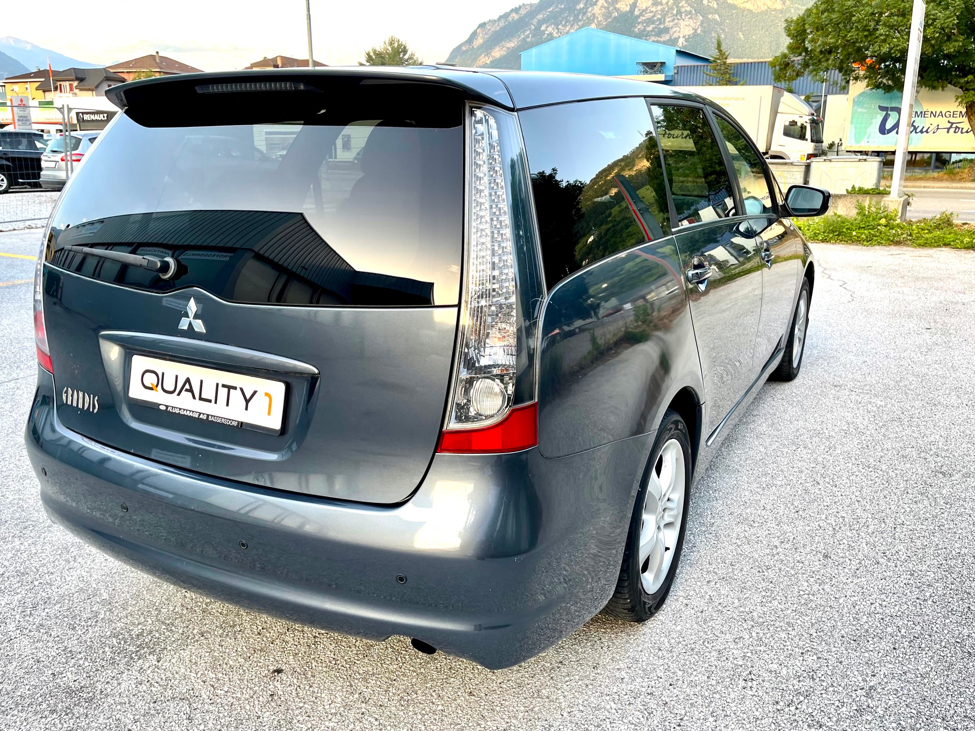 MITSUBISHI Grandis 2.4 16V Executive-image-12