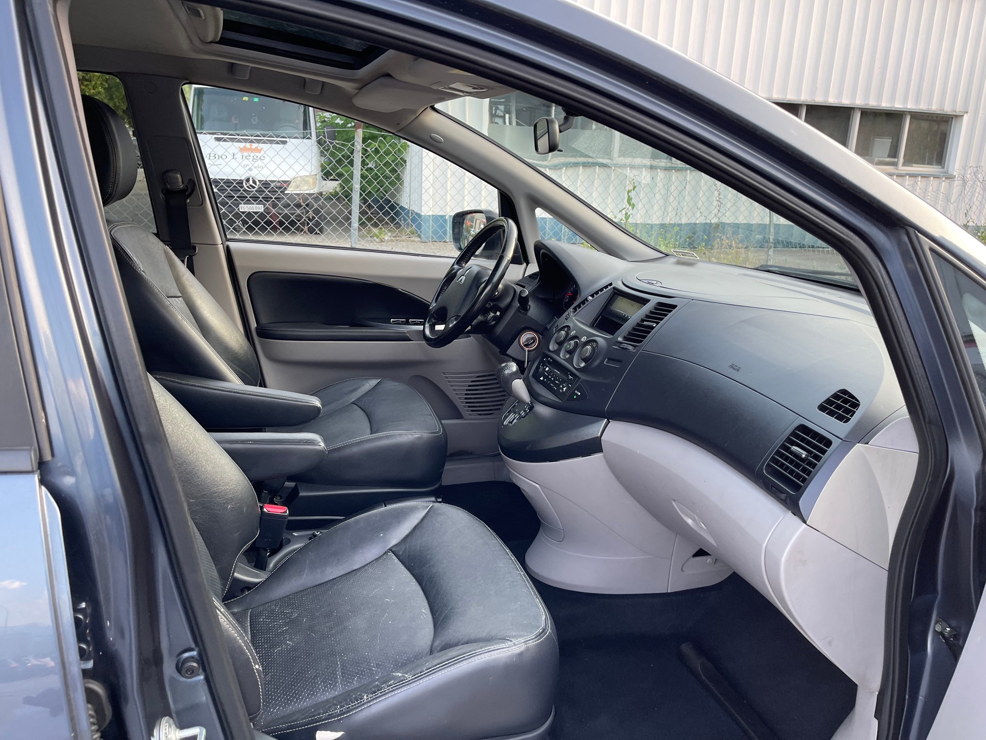 MITSUBISHI Grandis 2.4 16V Executive-image-19