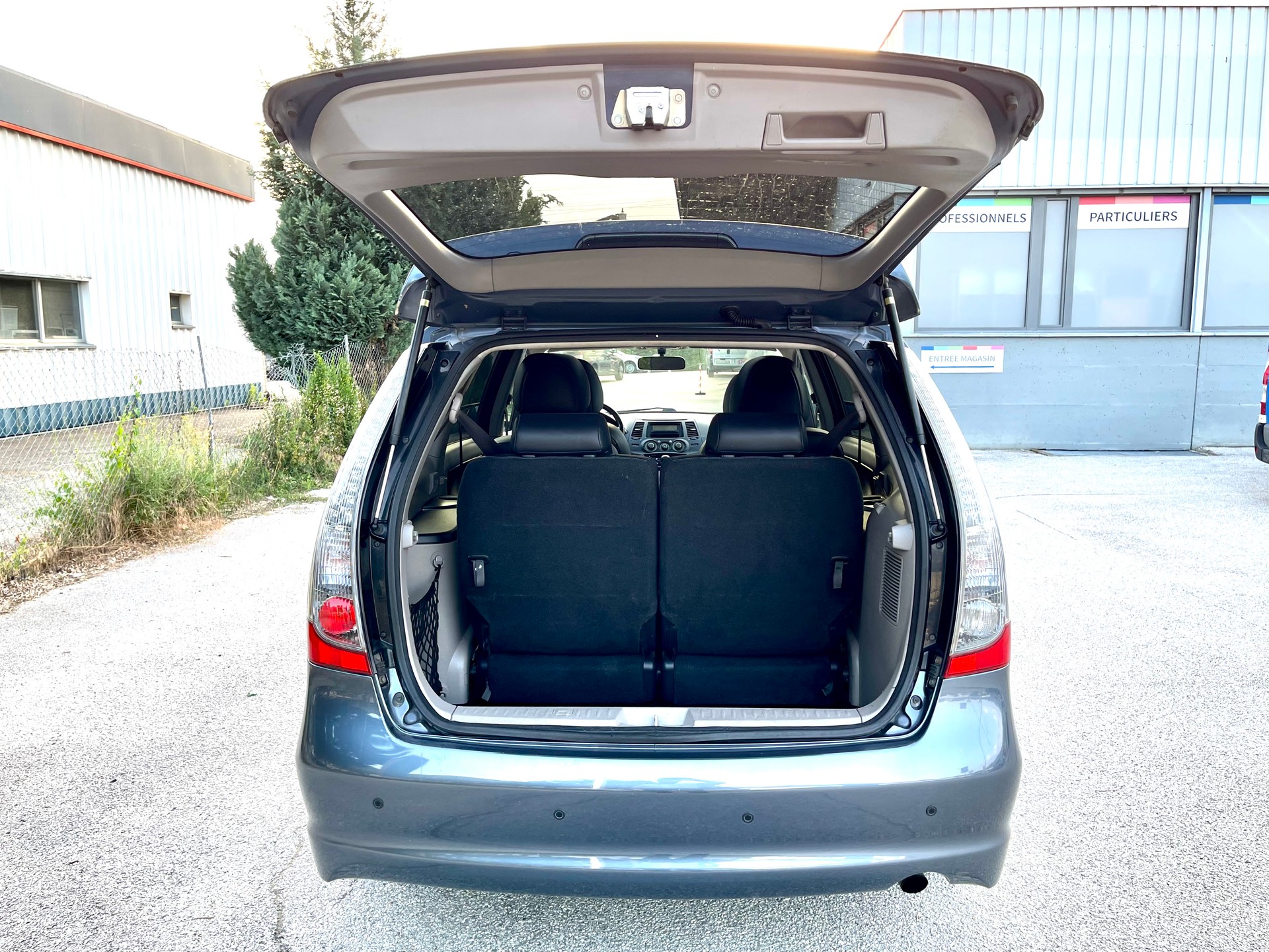 MITSUBISHI Grandis 2.4 16V Executive-image-24