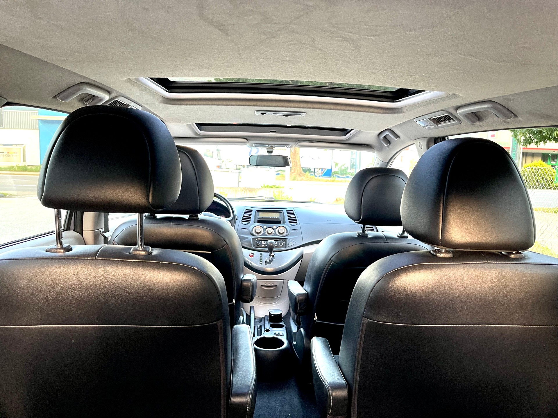 MITSUBISHI Grandis 2.4 16V Executive-image-7