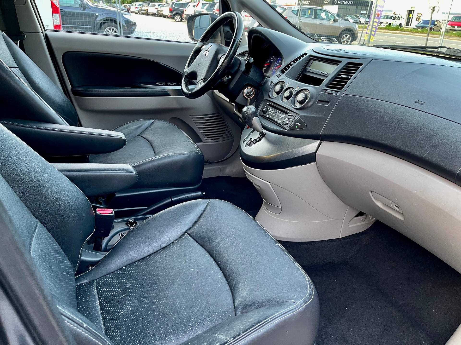 MITSUBISHI Grandis 2.4 16V Executive-image-18