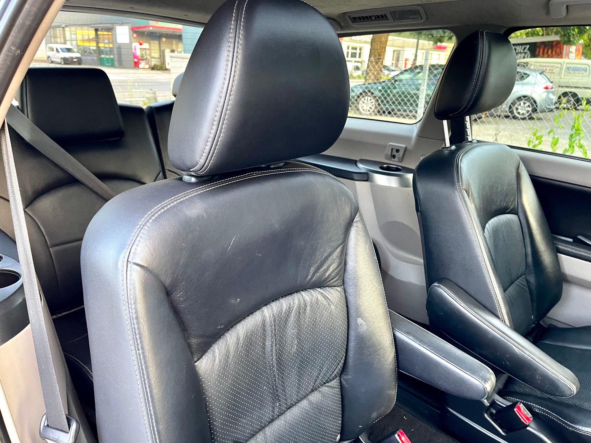 MITSUBISHI Grandis 2.4 16V Executive-showroom-element-3