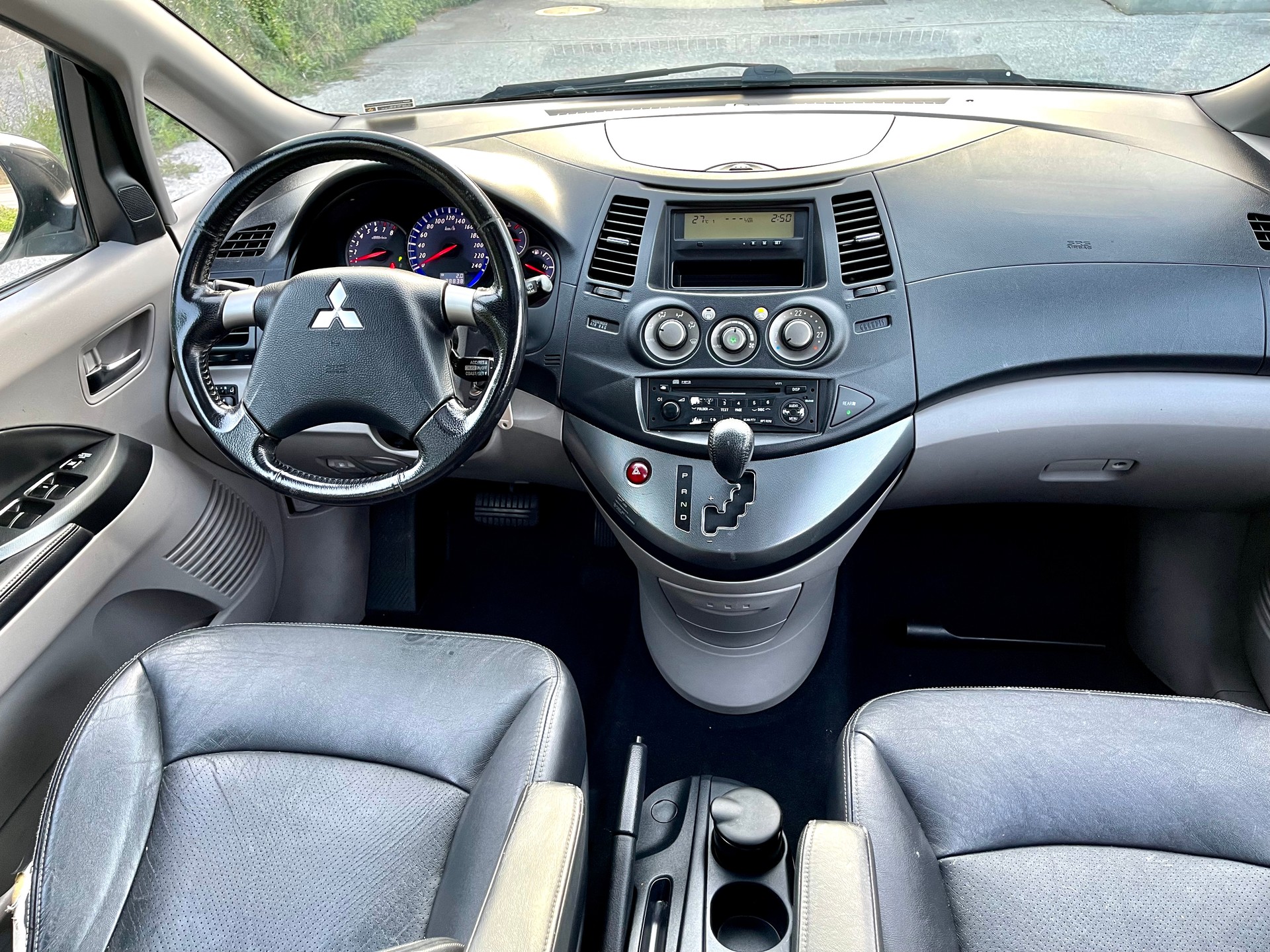 MITSUBISHI Grandis 2.4 16V Executive-showroom-element-1