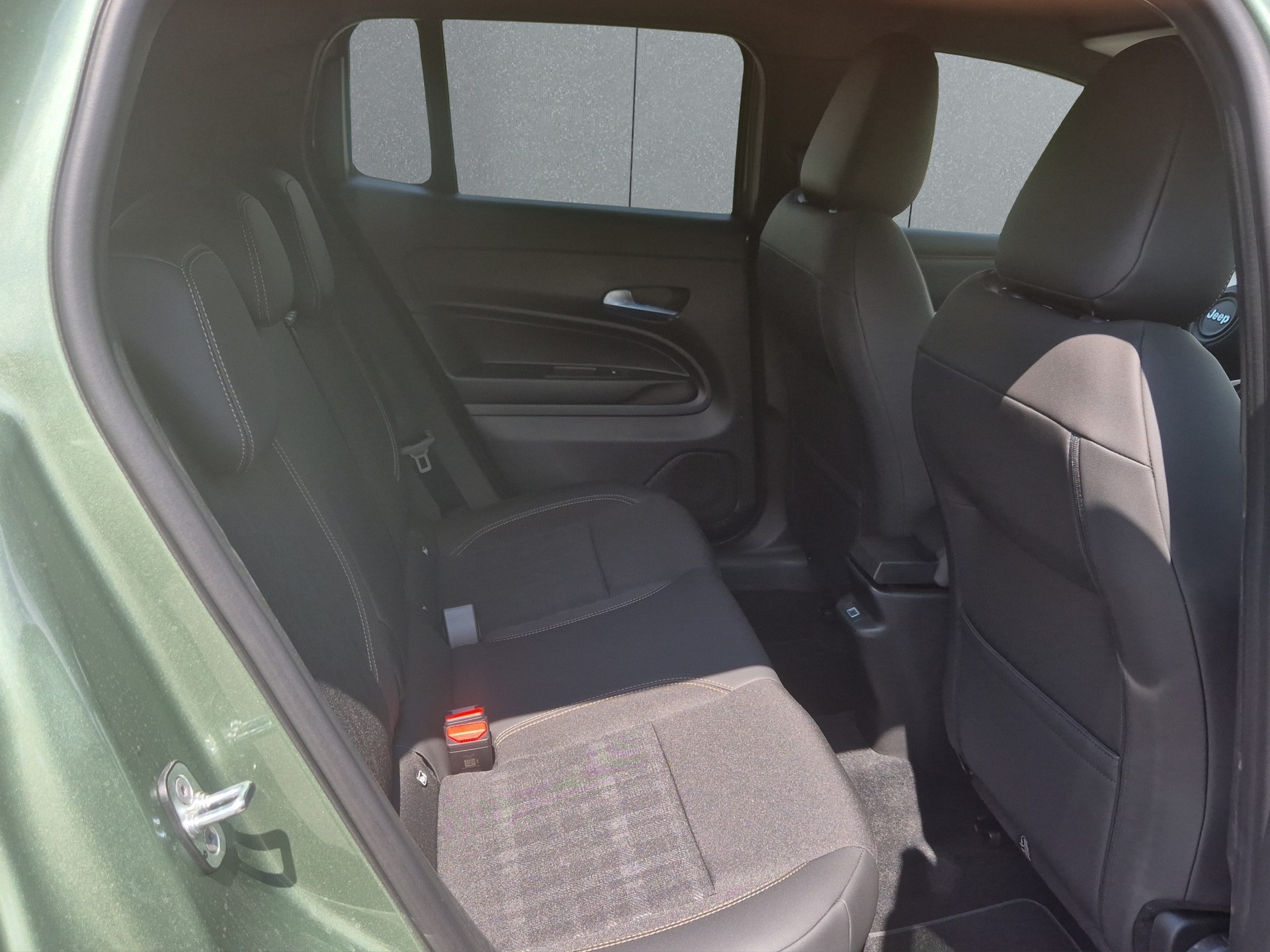 JEEP Avenger 1.2 MHEV 85th Anniversary 4xe-image-16