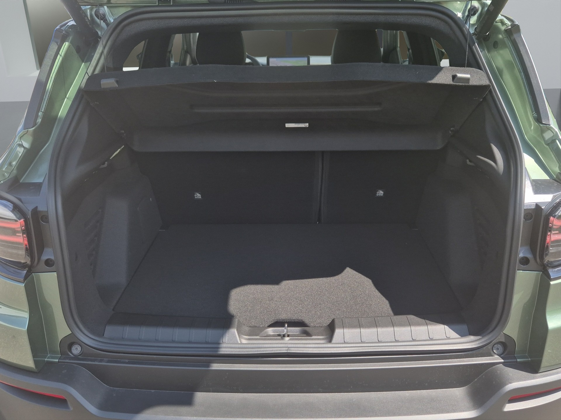 JEEP Avenger 1.2 MHEV 85th Anniversary 4xe-image-17
