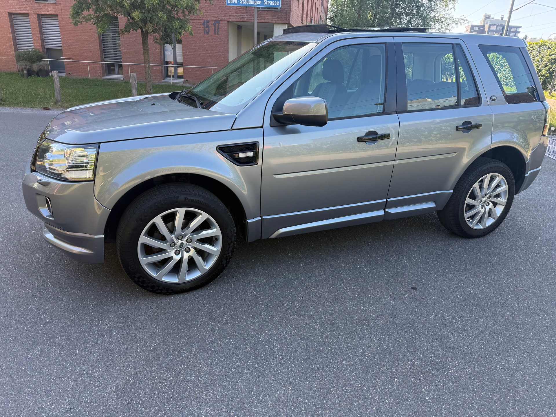 LAND ROVER Freelander 2.2 SD4 HSE Automatic-image-1