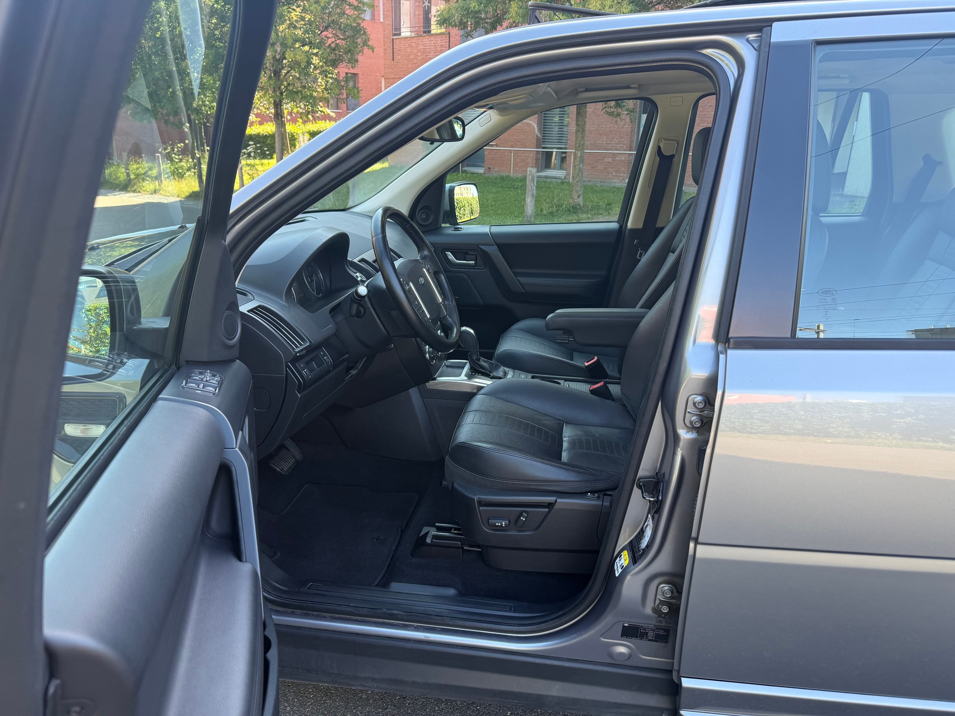 LAND ROVER Freelander 2.2 SD4 HSE Automatic-image-16