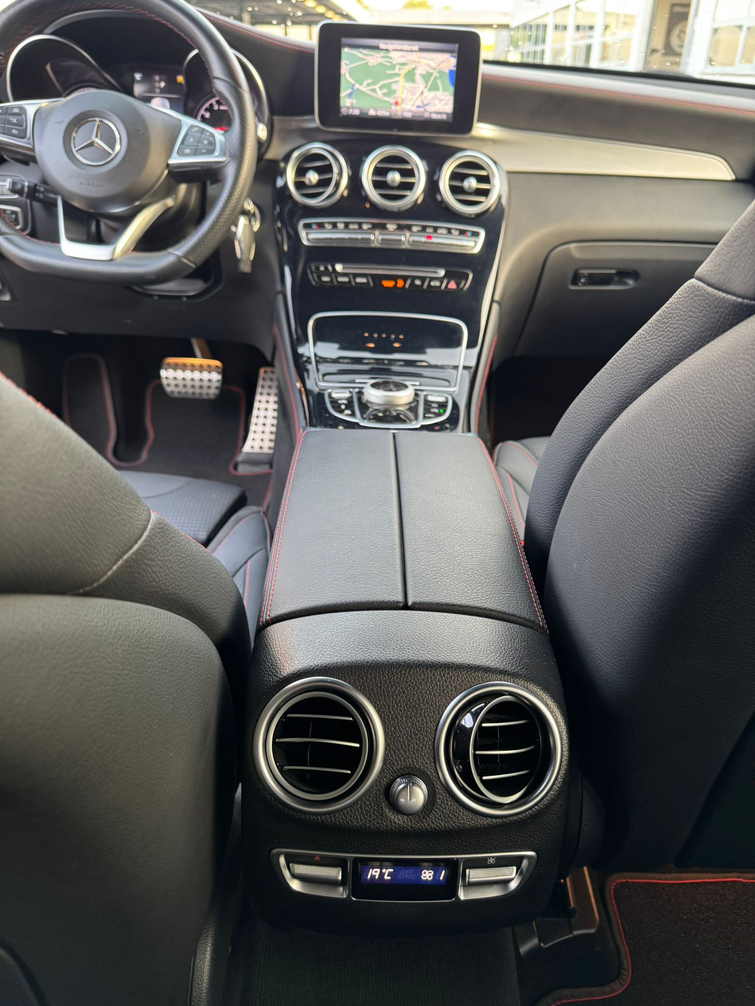 MERCEDES-BENZ GLC 43 AMG 4Matic 9G-Tronic-image-12