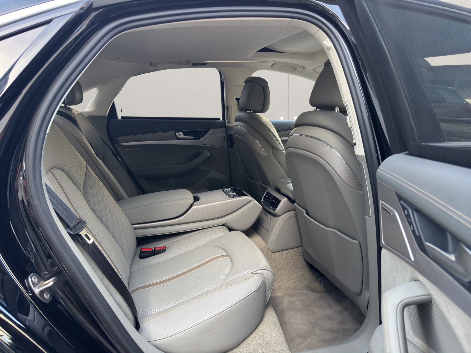 AUDI A8 4.0 TFSI V8 quattro tiptronic-image-12